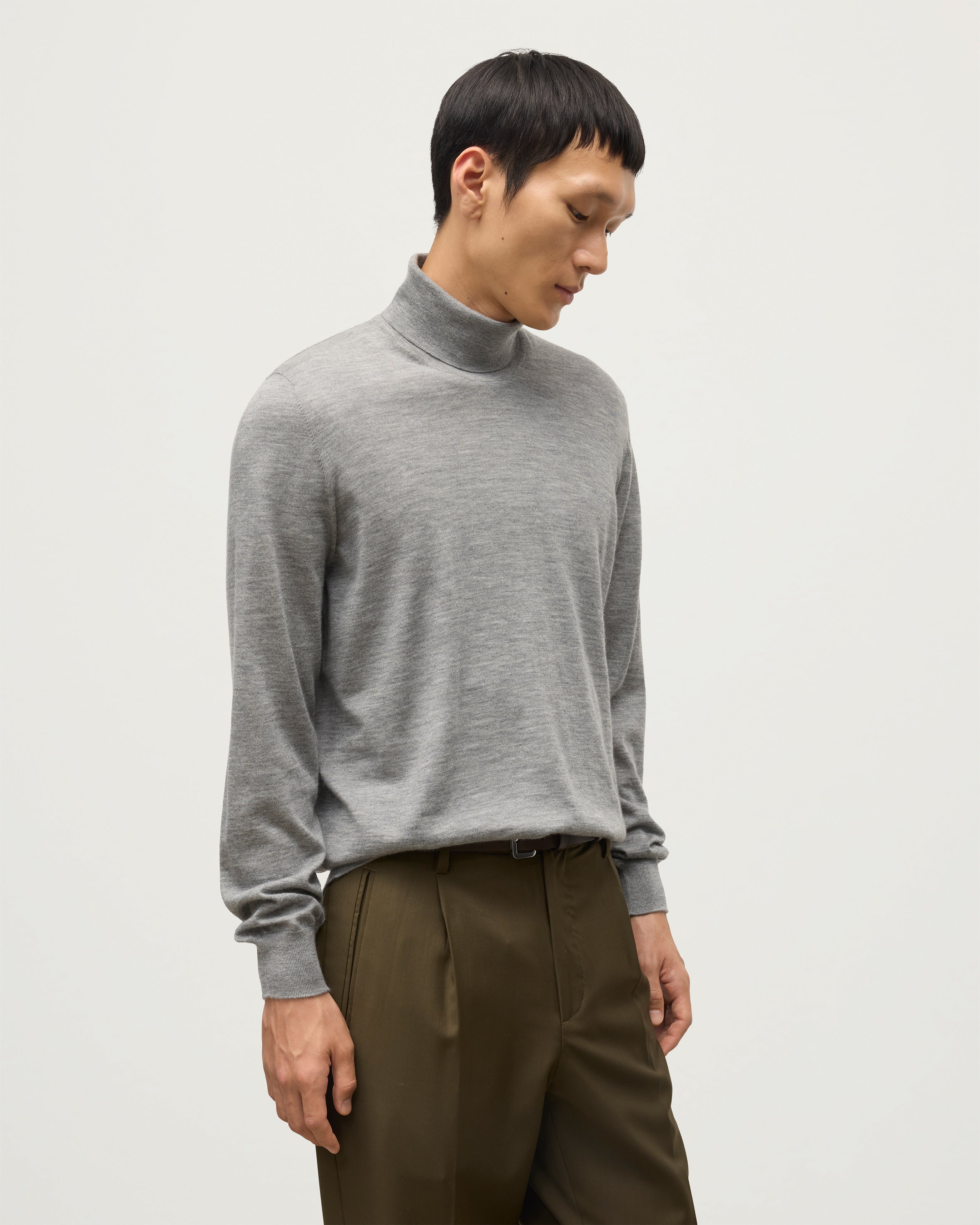 Johnstons of Elgin - Fin Grey Cashmere Roll Neck Jumper
