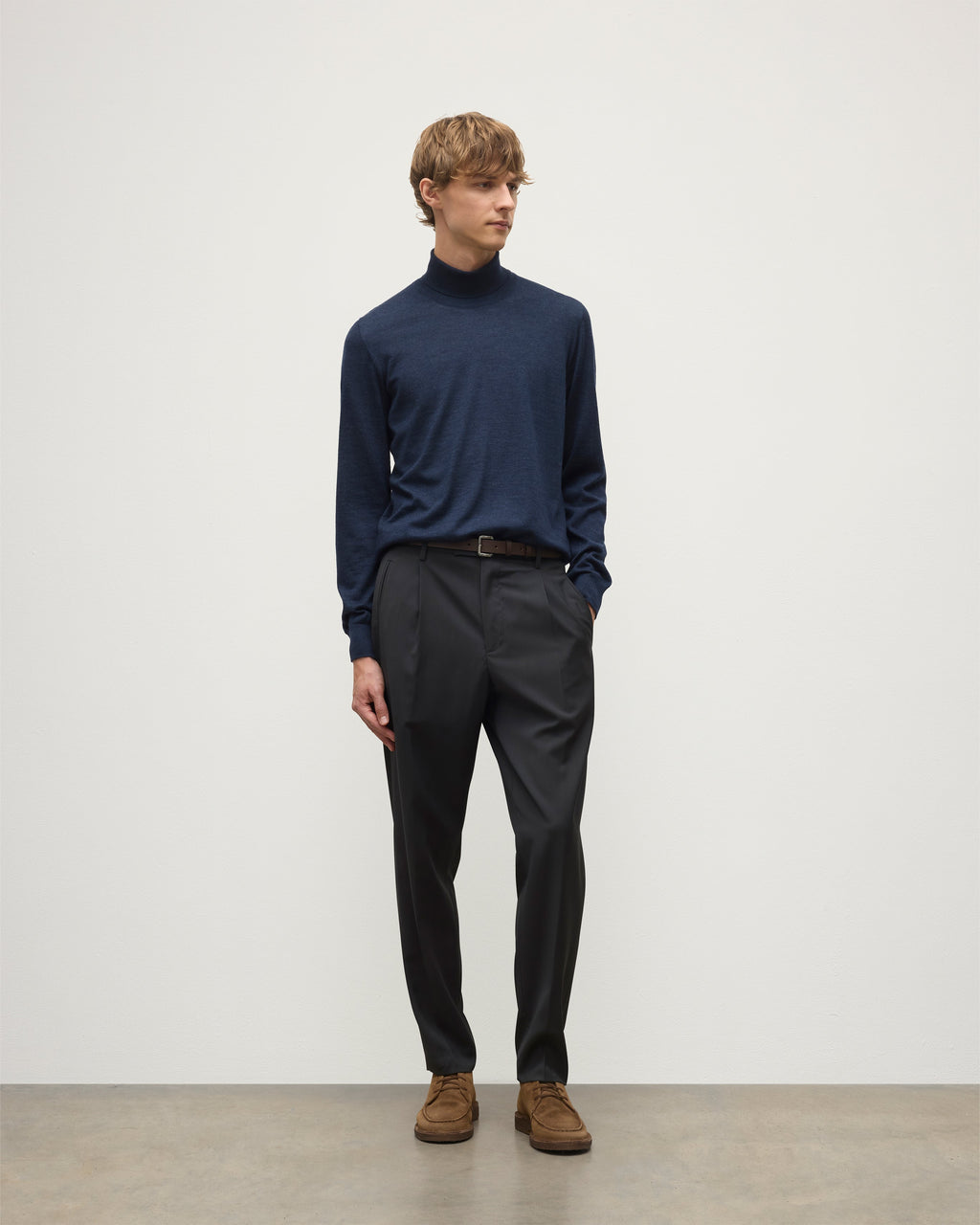 Johnstons of Elgin - Fin Navy Cashmere Roll Neck Jumper
