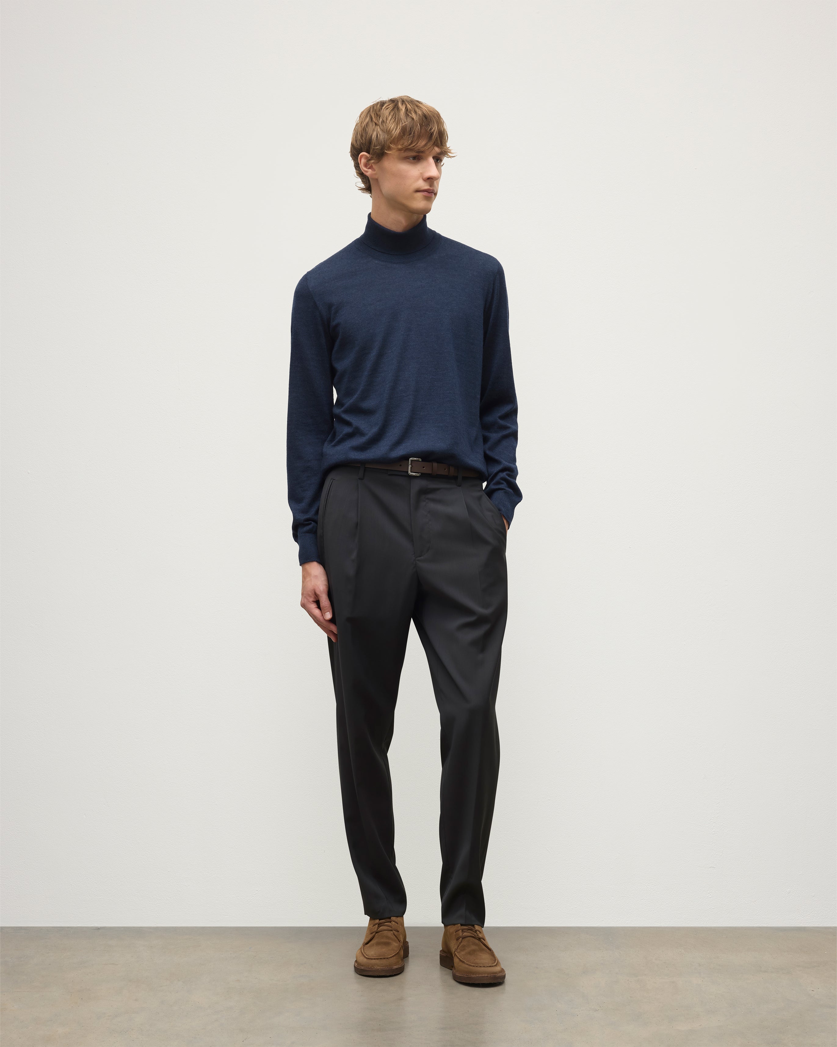 Johnstons of Elgin - Fin Navy Cashmere Roll Neck Jumper