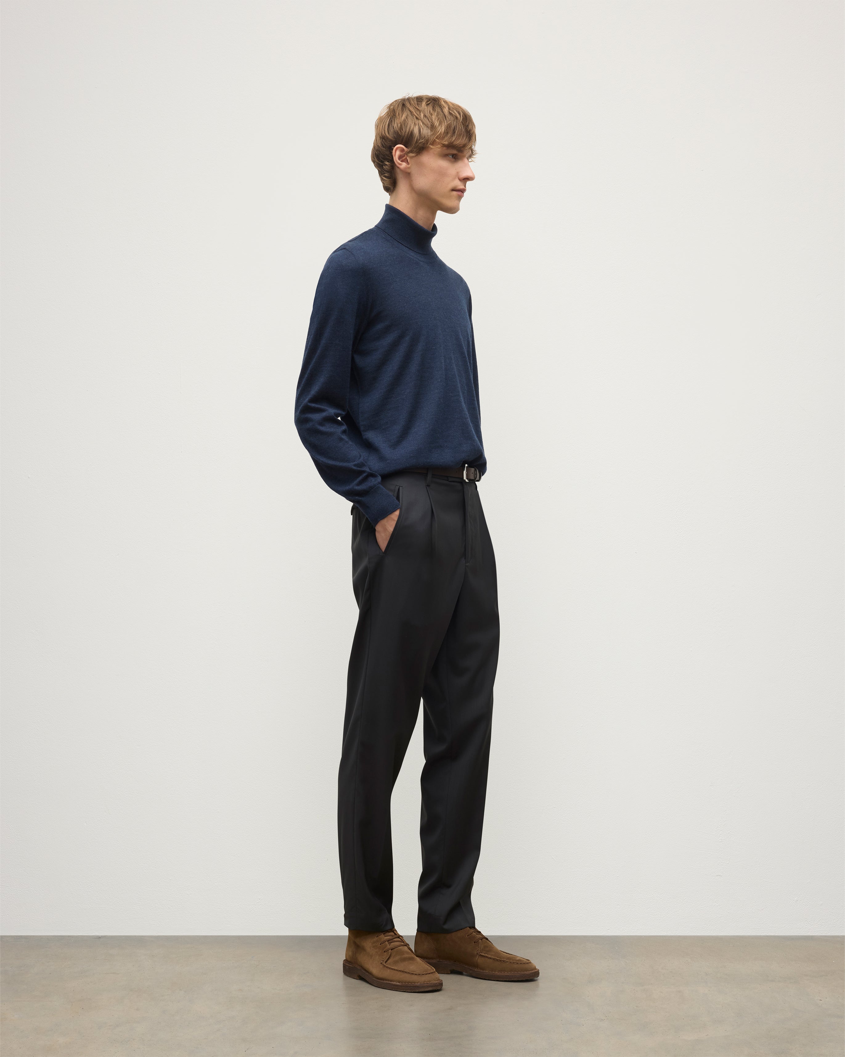 Johnstons of Elgin - Fin Navy Cashmere Roll Neck Jumper