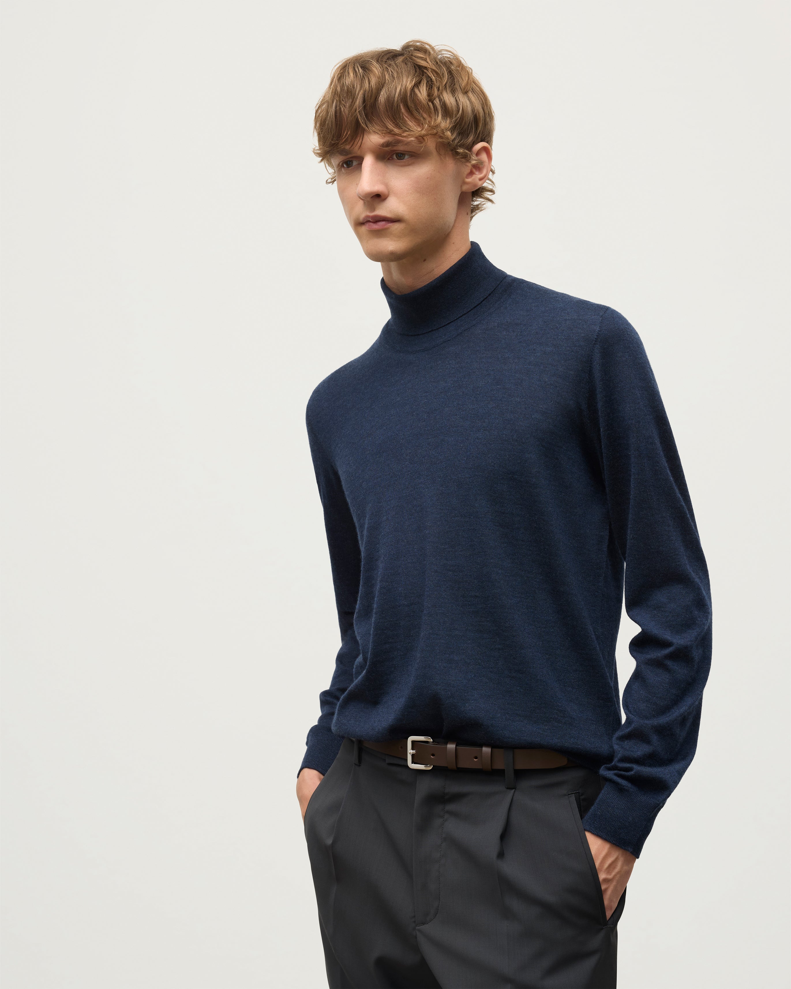 Johnstons of Elgin - Fin Navy Cashmere Roll Neck Jumper
