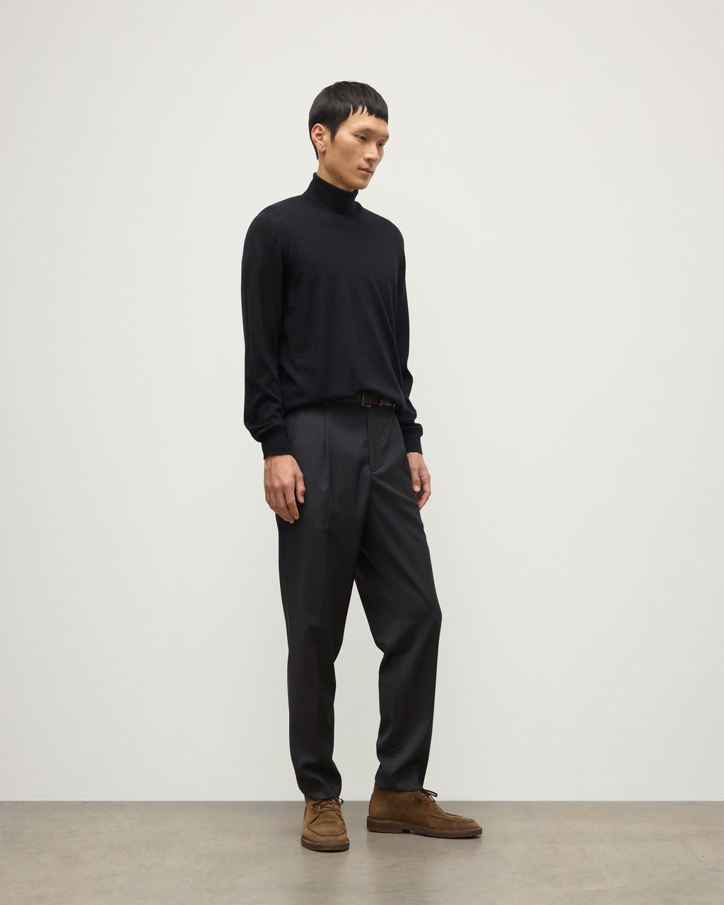 Johnstons of Elgin - Fin Black Cashmere Roll Neck Jumper