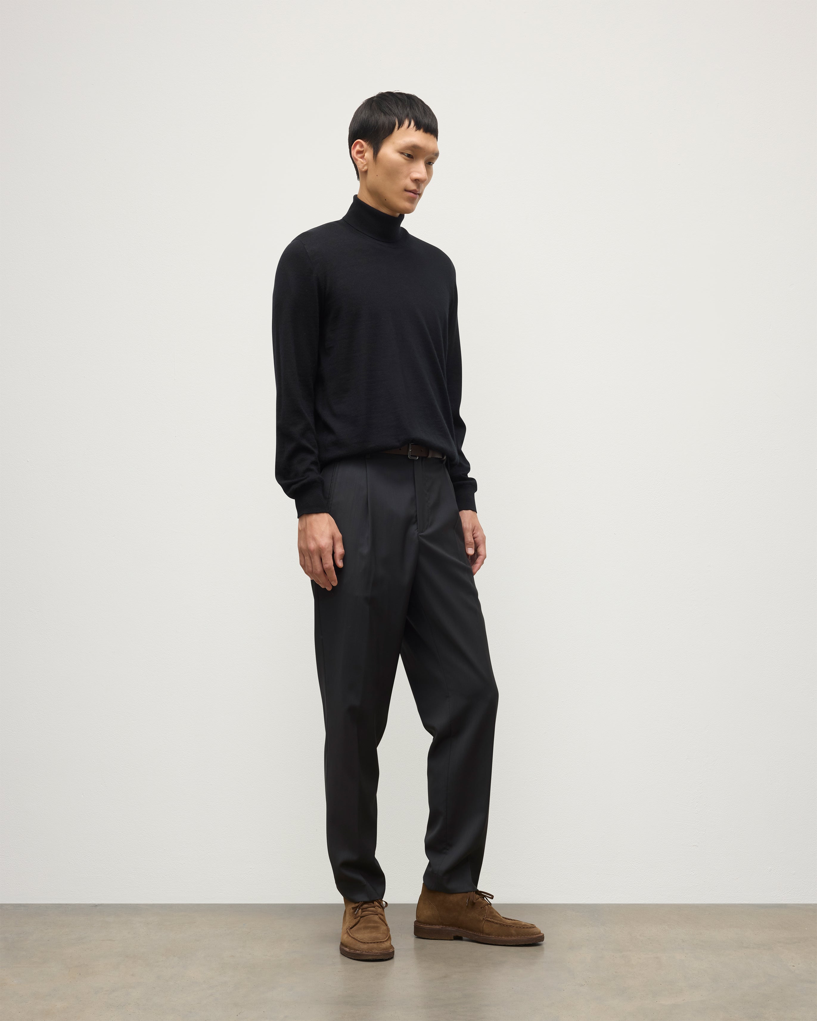 Johnstons of Elgin - Fin Black Cashmere Roll Neck Jumper
