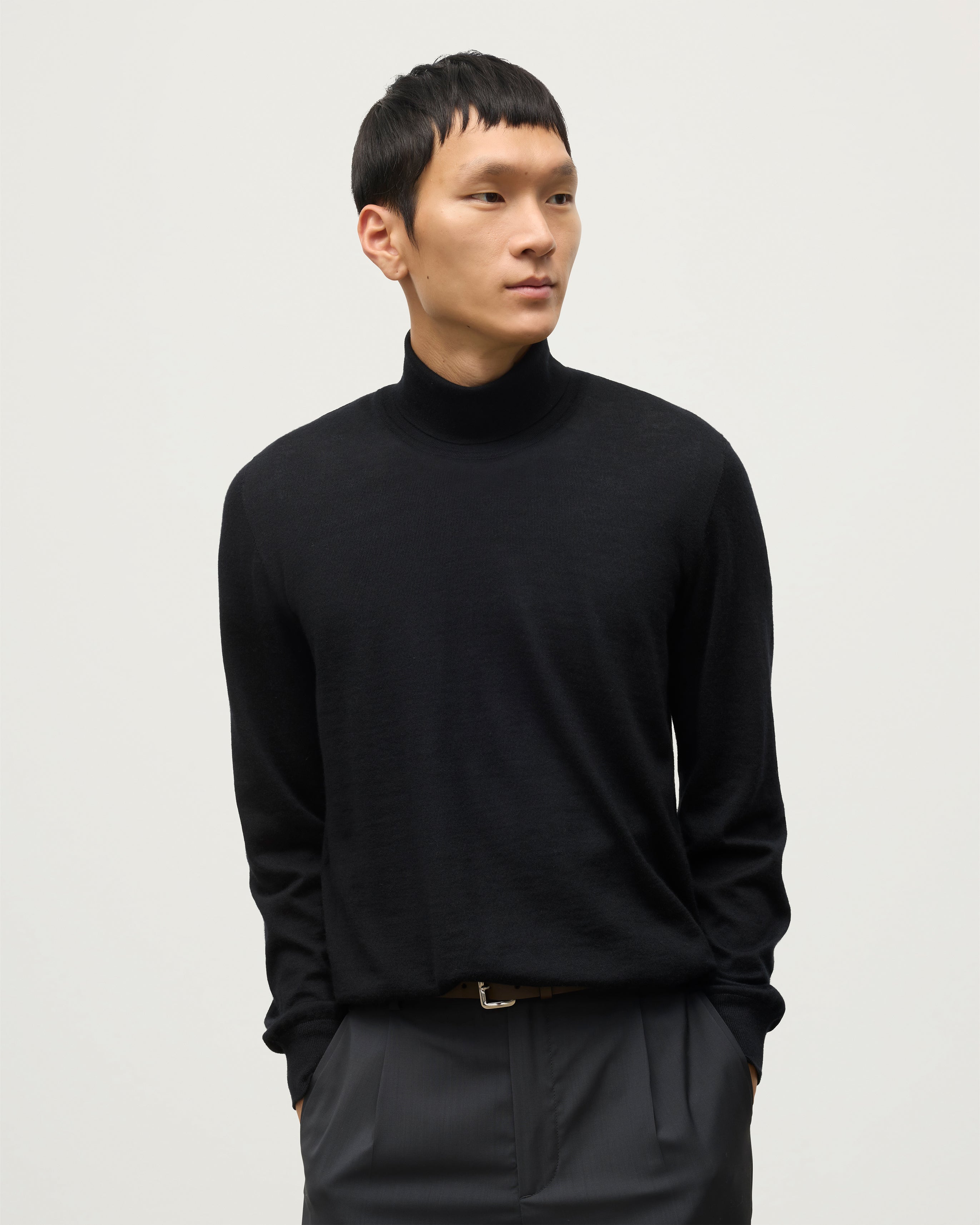 Johnstons of Elgin - Fin Black Cashmere Roll Neck Jumper