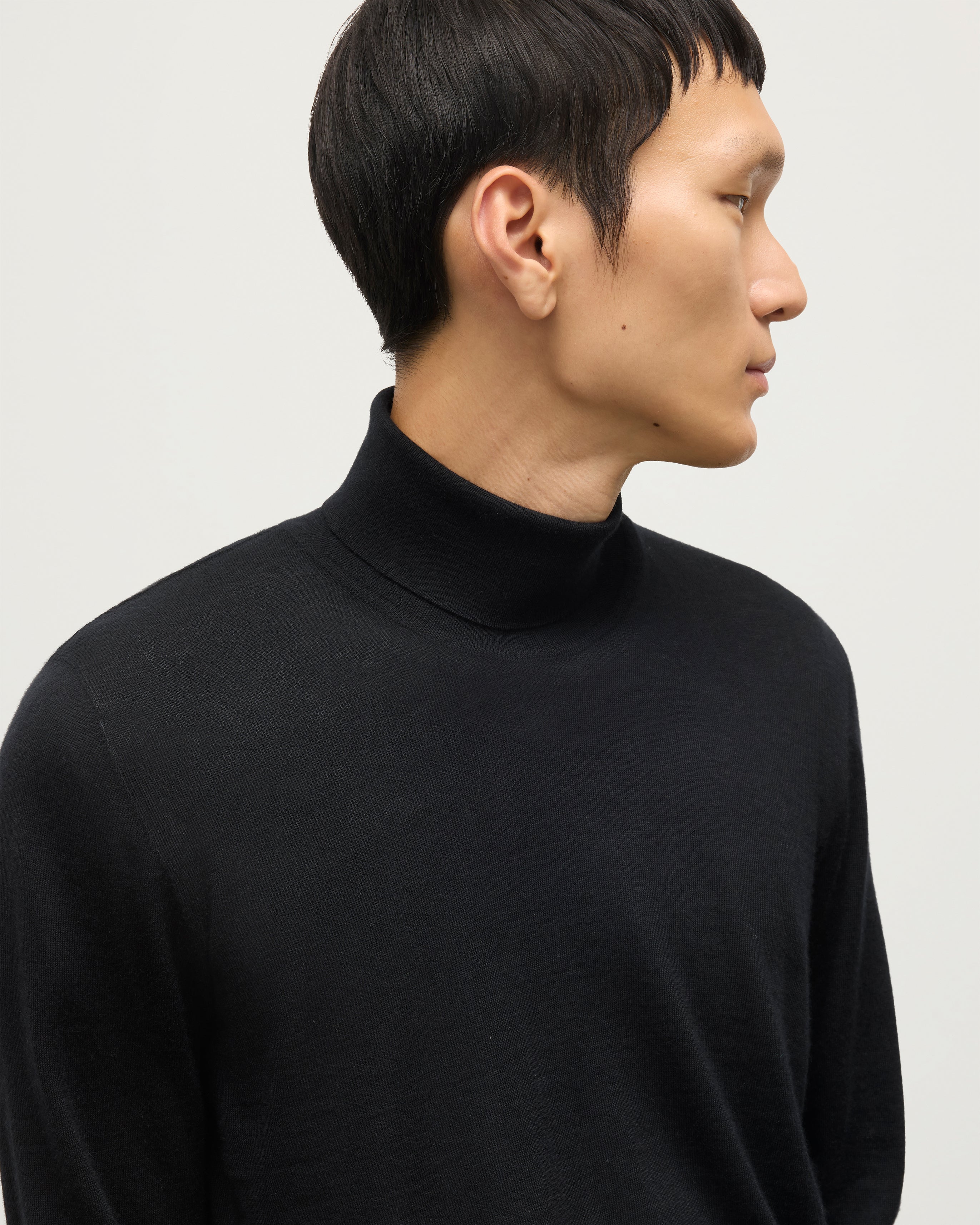 Johnstons of Elgin - Fin Black Cashmere Roll Neck Jumper