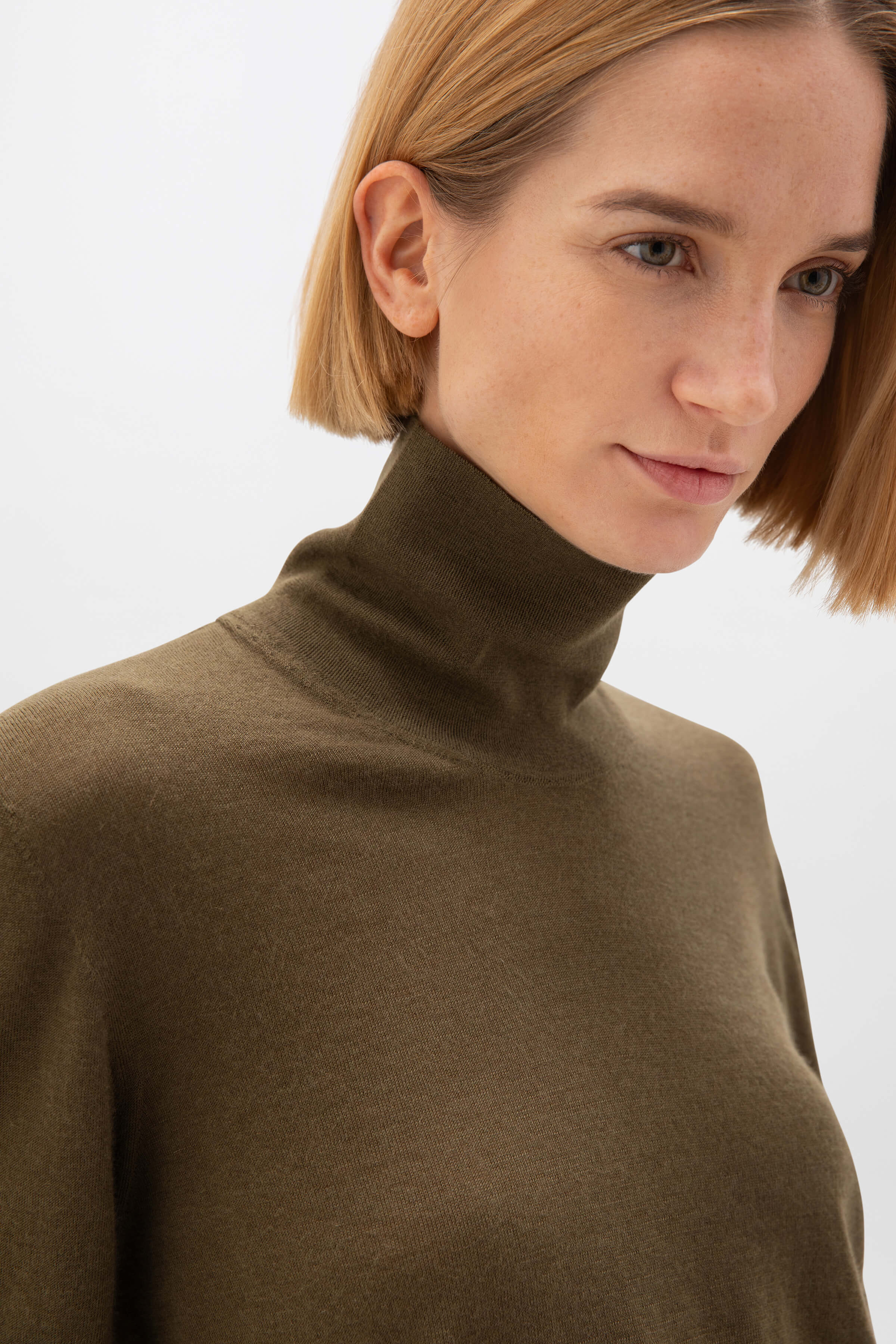 Johnstons of Elgin - Superfine Cashmere Roll Neck Olive Green Jumper