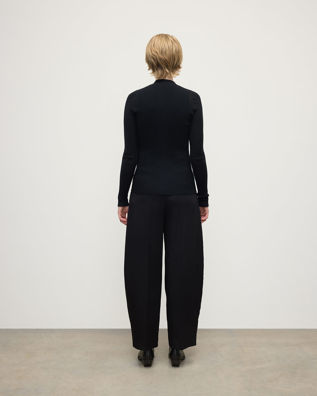 Johnstons of Elgin - Superfine Cashmere Black Cardigan