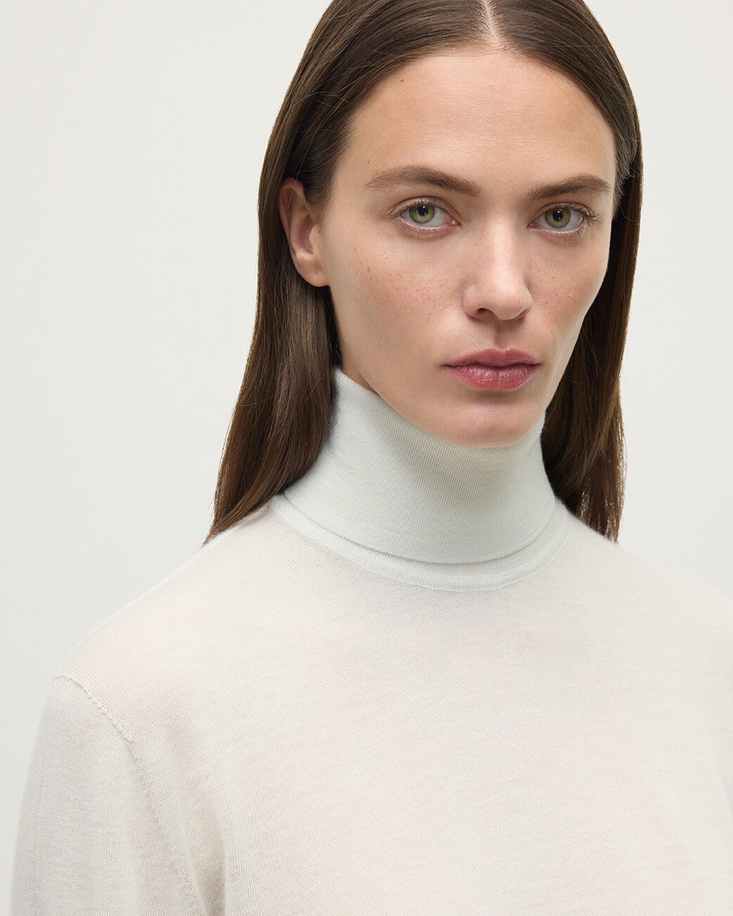 Johnstons of Elgin - Superfine Cashmere White Roll Neck Jumper