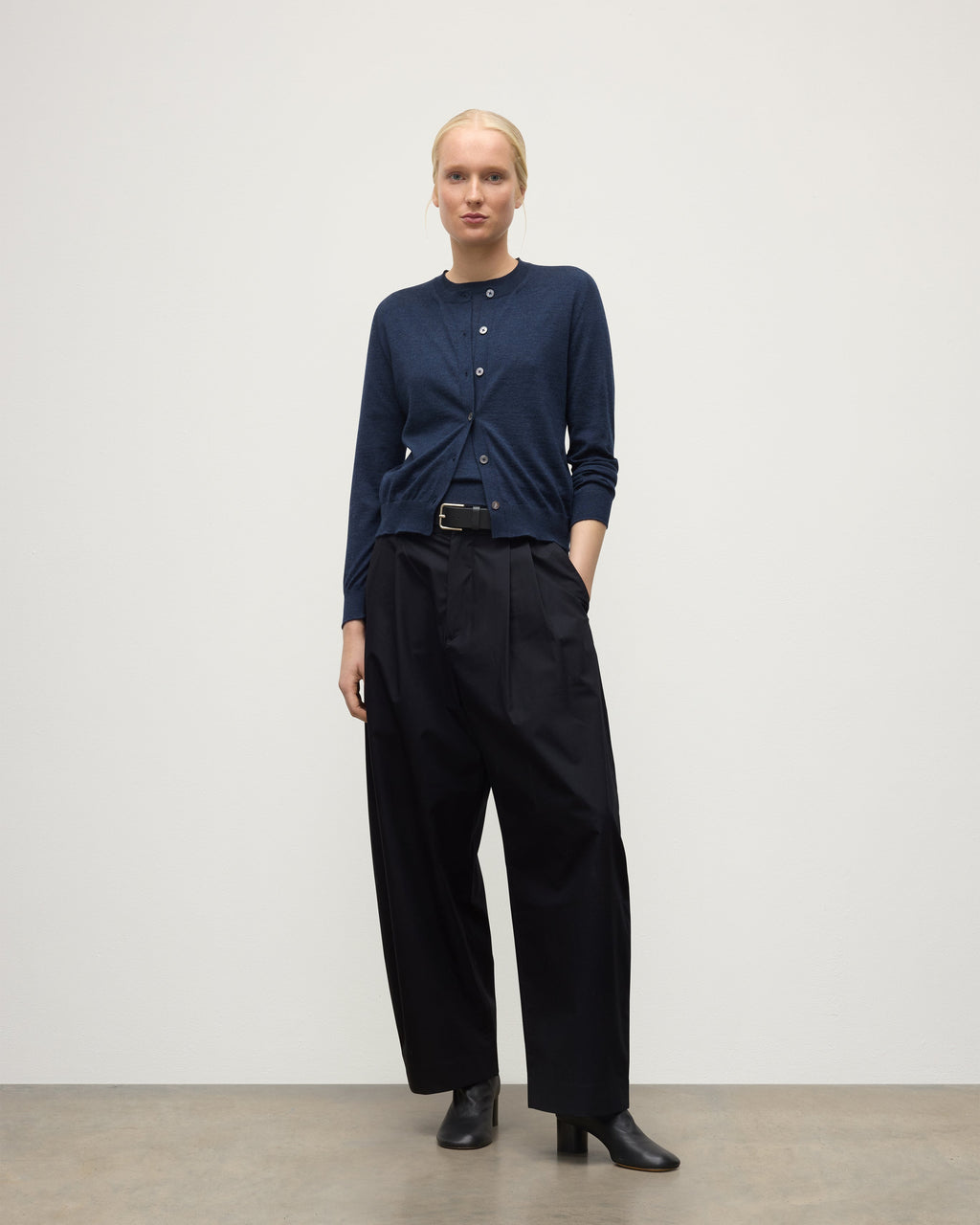 Johnstons of Elgin - Honor Navy Superfine Cashmere Cardigan