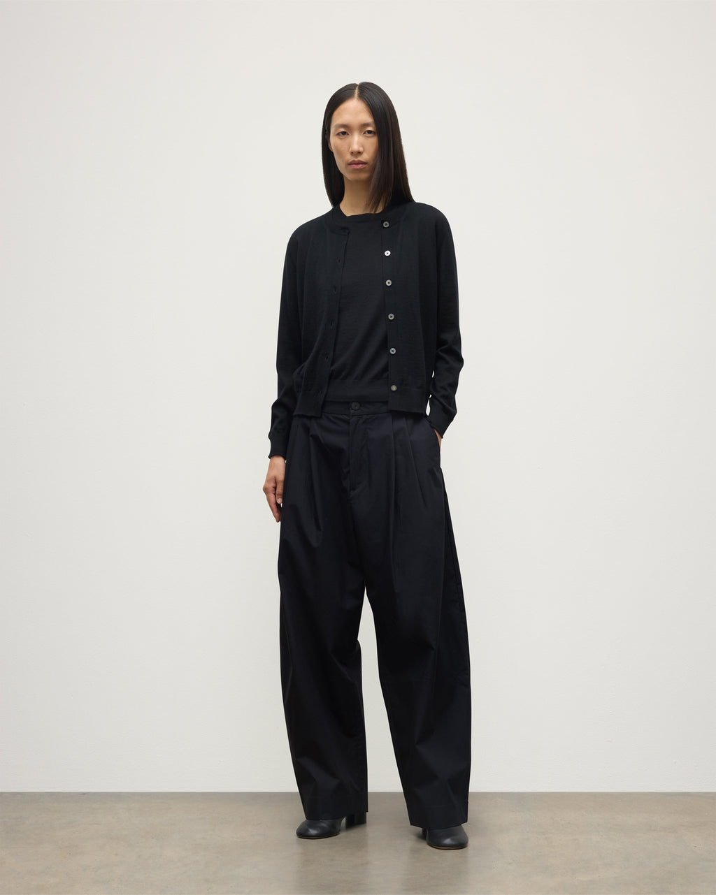 Johnstons of Elgin - Honor Black Superfine Cashmere Cardigan