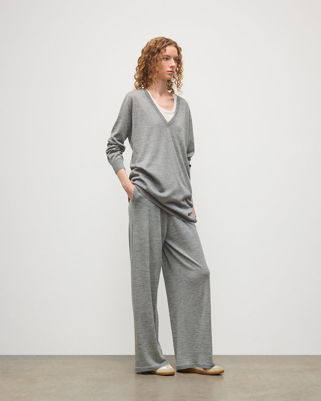 Johnstons of Elgin - Elise Grey Long Superfine Cashmere Jumper