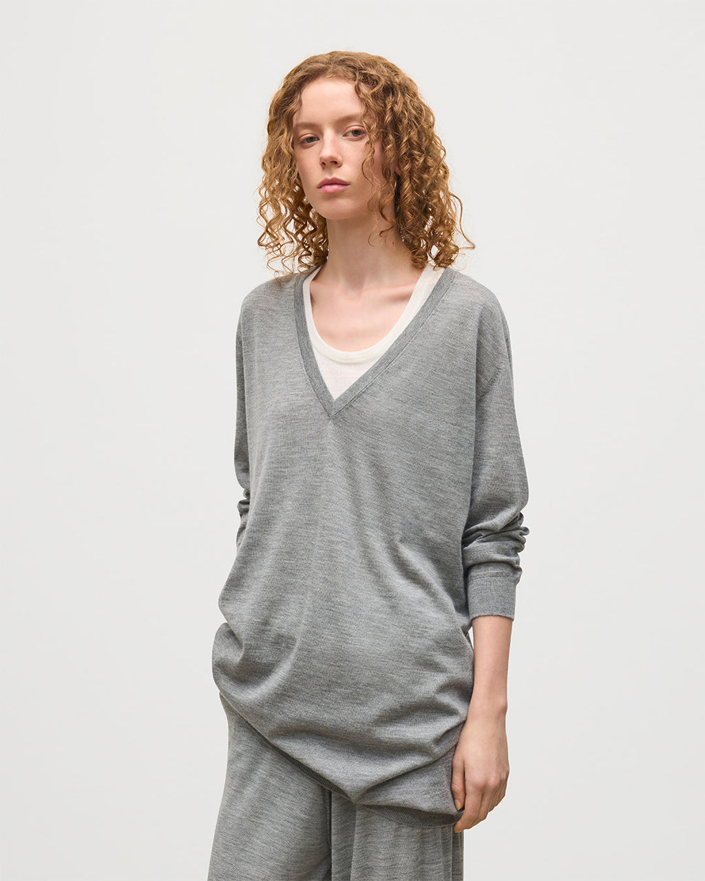 Johnstons of Elgin - Elise Grey Long Superfine Cashmere Jumper