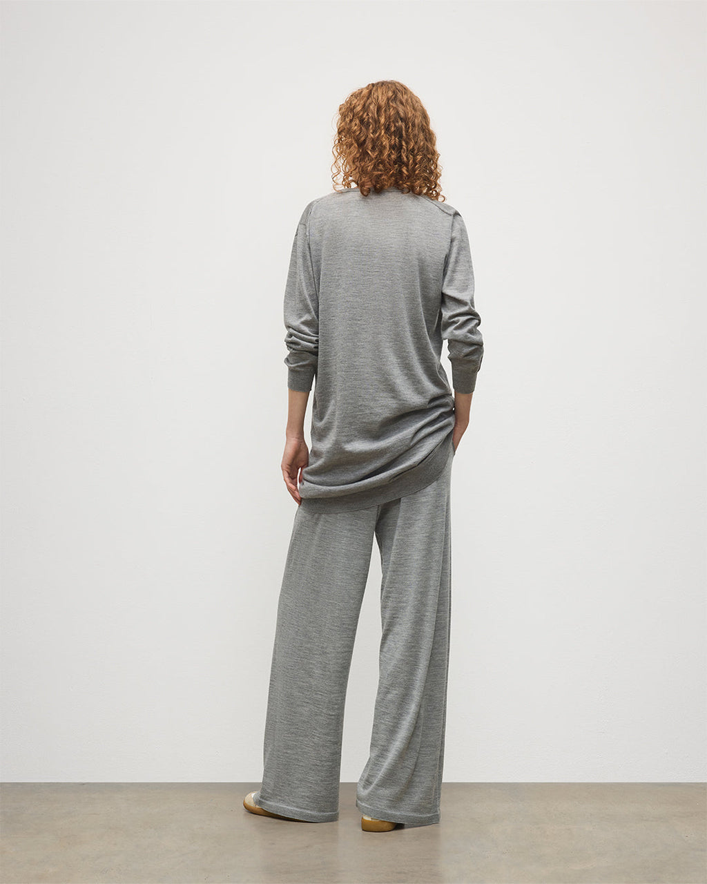 Johnstons of Elgin - Elise Grey Long Superfine Cashmere Jumper