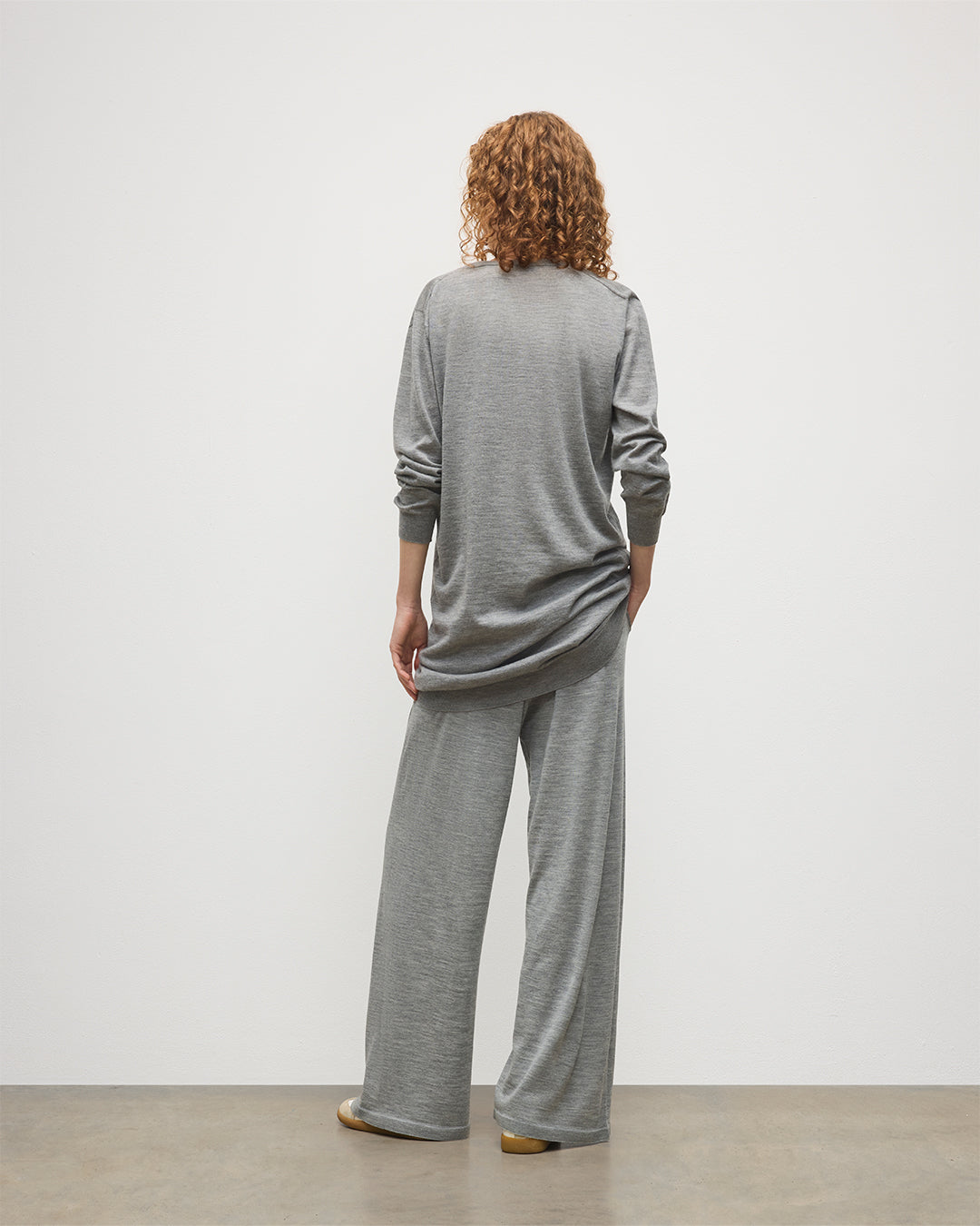 Johnstons of Elgin - Elise Grey Long Superfine Cashmere Jumper