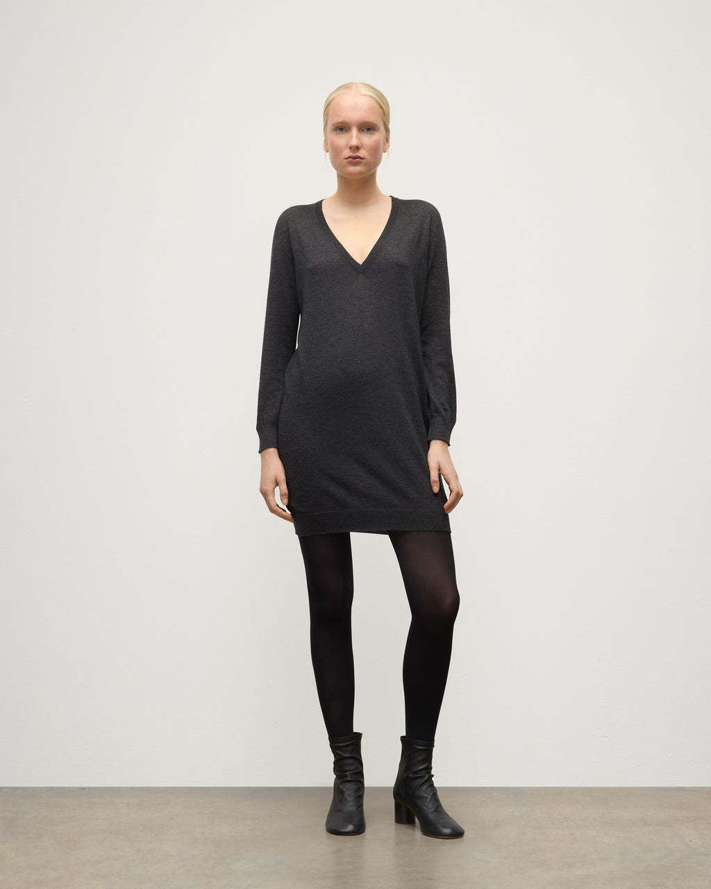 Johnstons of Elgin - Elise Dark Grey Long Superfine Cashmere Jumper