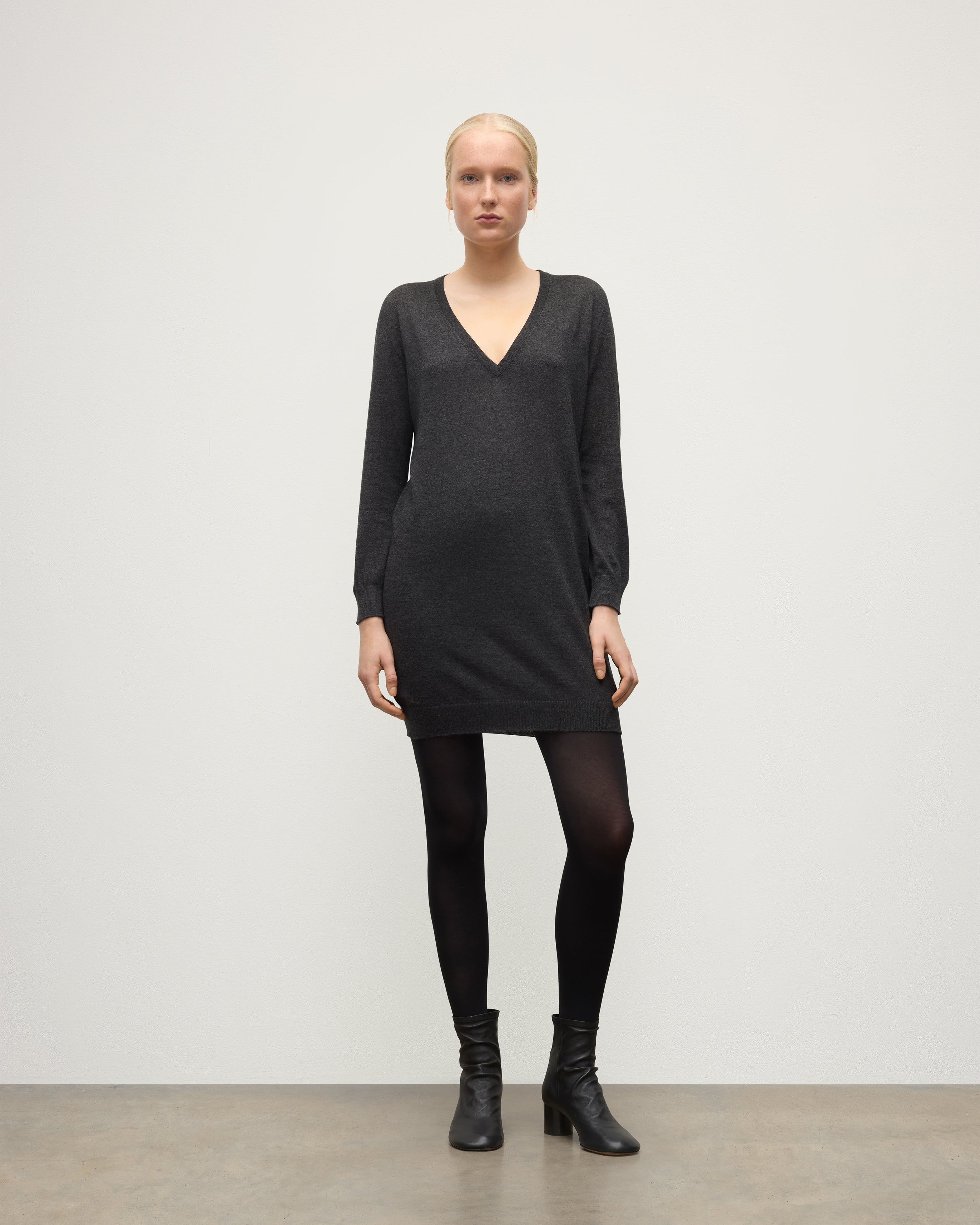 Johnstons of Elgin - Elise Dark Grey Long Superfine Cashmere Jumper