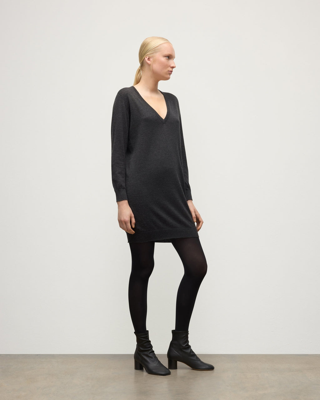 Johnstons of Elgin - Elise Dark Grey Long Superfine Cashmere Jumper