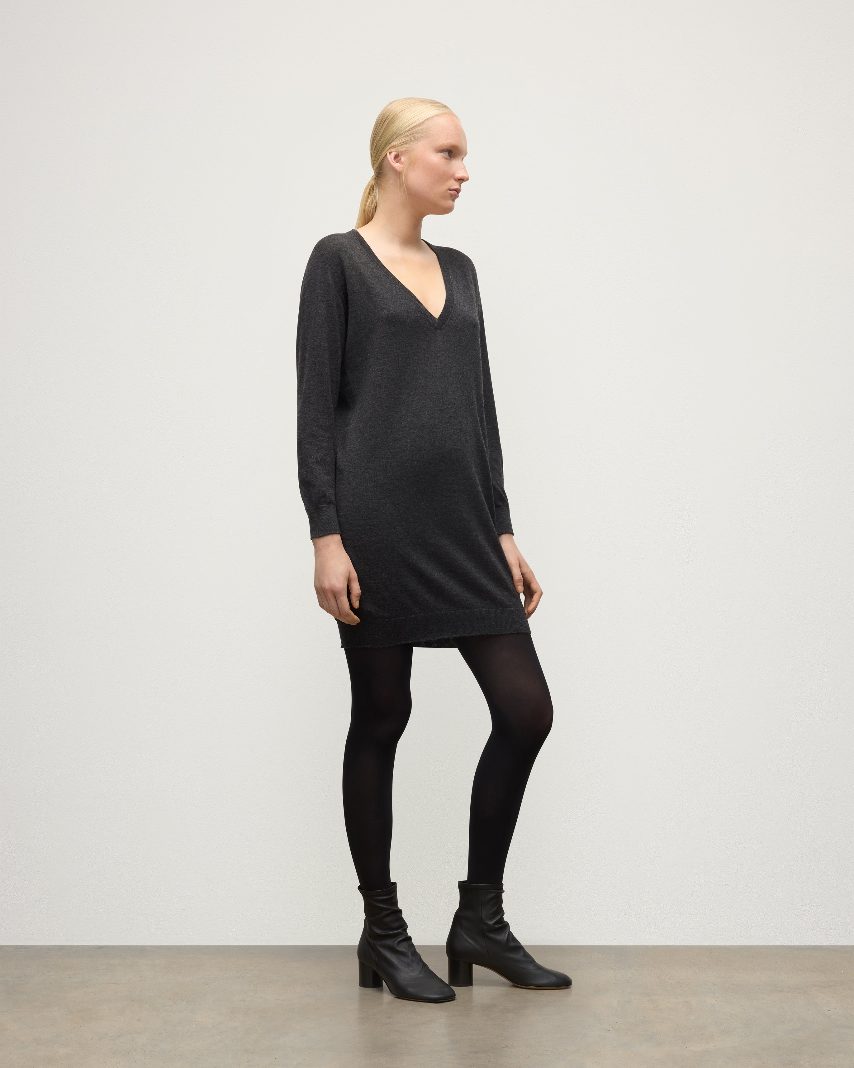 Johnstons of Elgin - Elise Dark Grey Long Superfine Cashmere Jumper