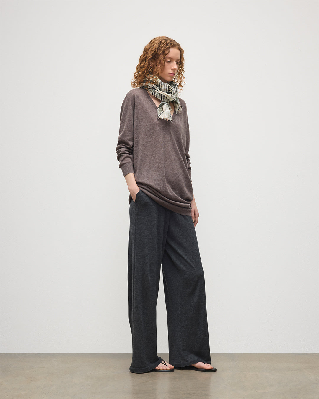 Johnstons of Elgin - Elise Brown Long Superfine Cashmere Jumper