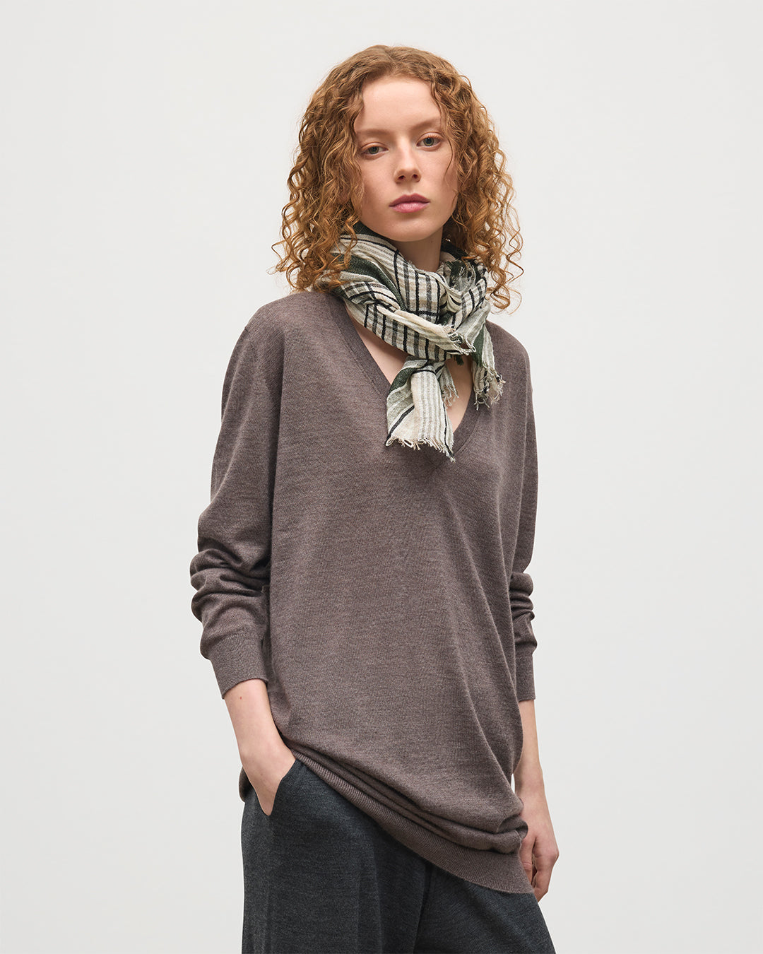 Johnstons of Elgin - Elise Brown Long Superfine Cashmere Jumper