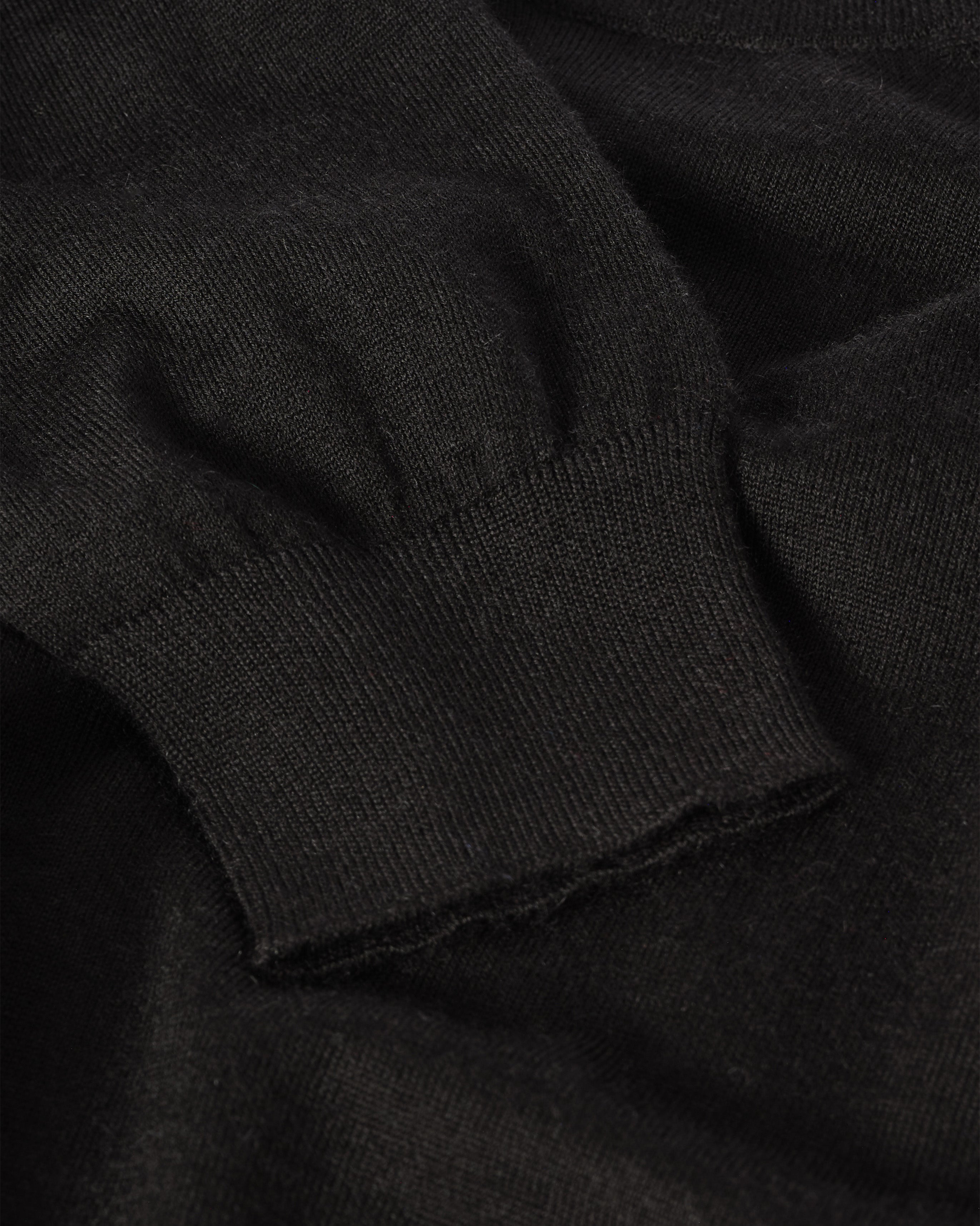 Johnstons of Elgin - Fin Black Superfine Cashmere Jumper