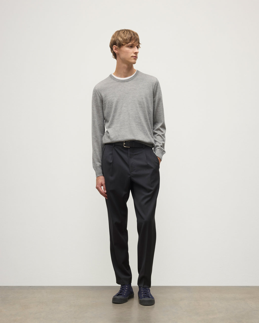 Johnstons of Elgin - Fin Grey Superfine Cashmere Jumper