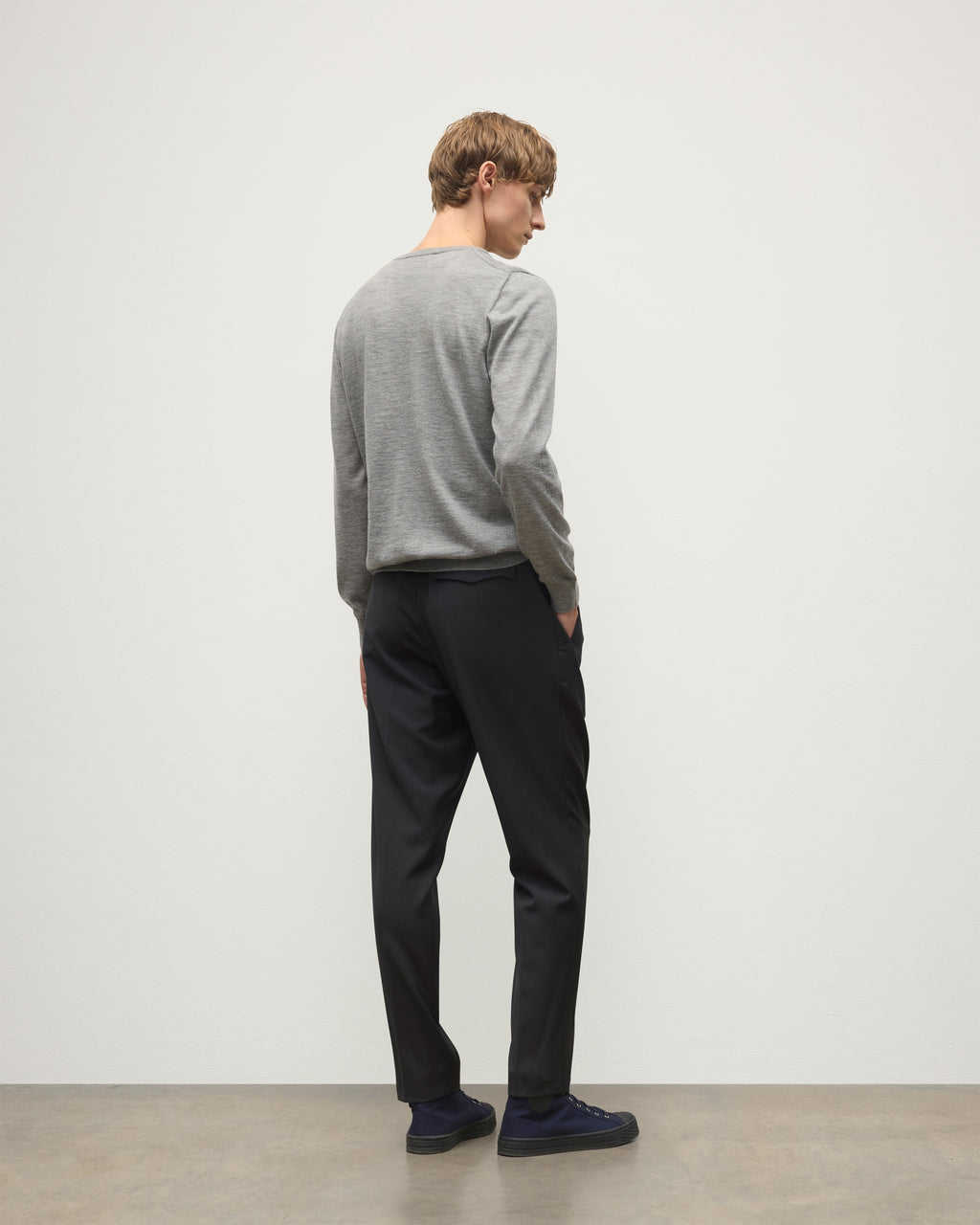 Johnstons of Elgin - Fin Grey Superfine Cashmere Jumper