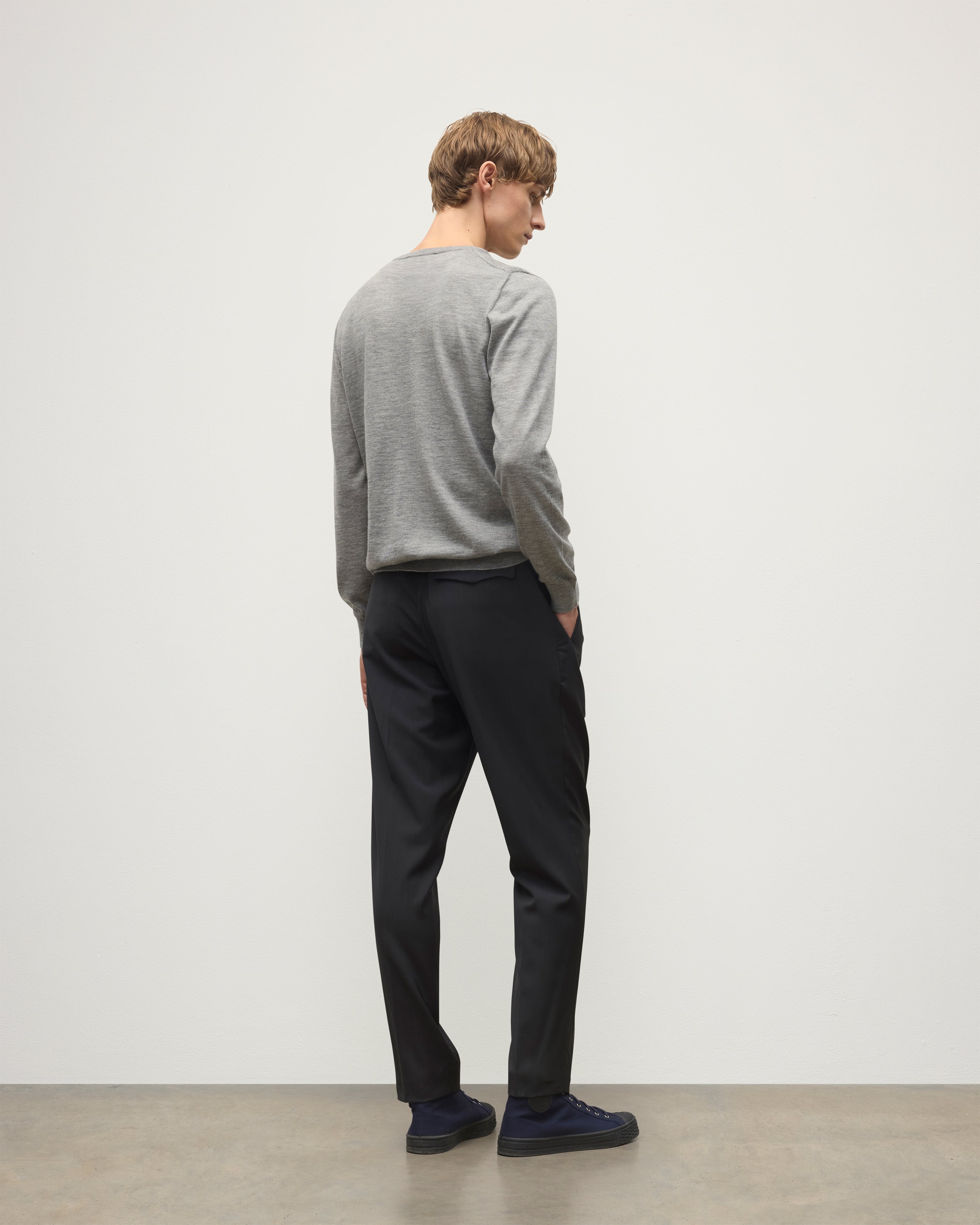 Johnstons of Elgin - Fin Grey Superfine Cashmere Jumper