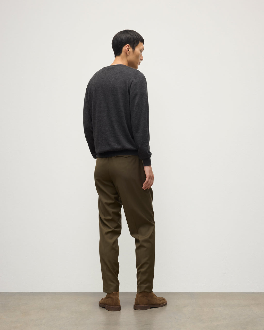 Johnstons of Elgin - Fin Dark Grey Superfine Cashmere Jumper