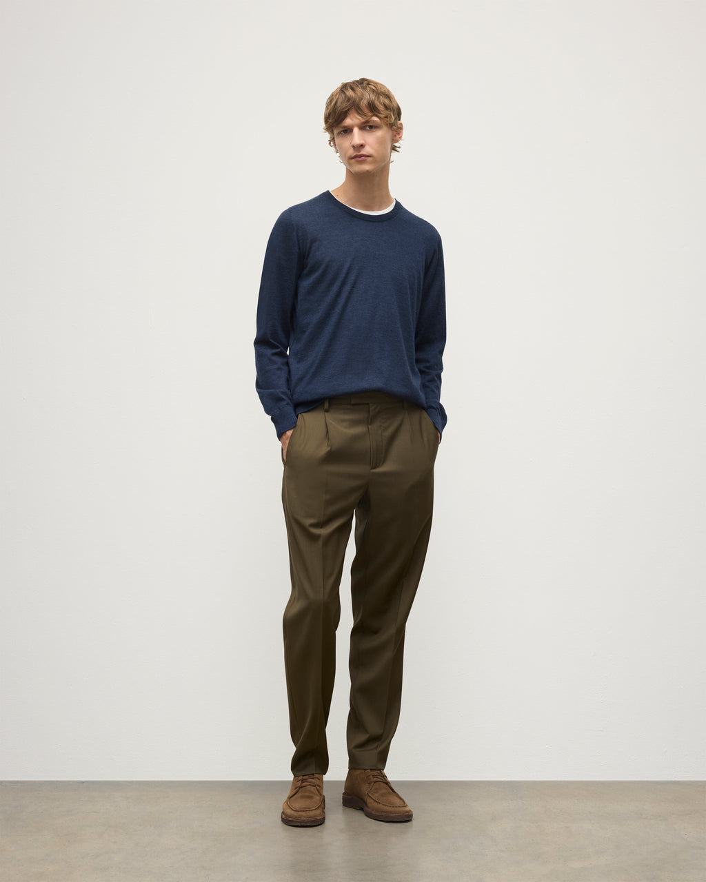 Johnstons of Elgin - Fin Navy Superfine Cashmere Jumper