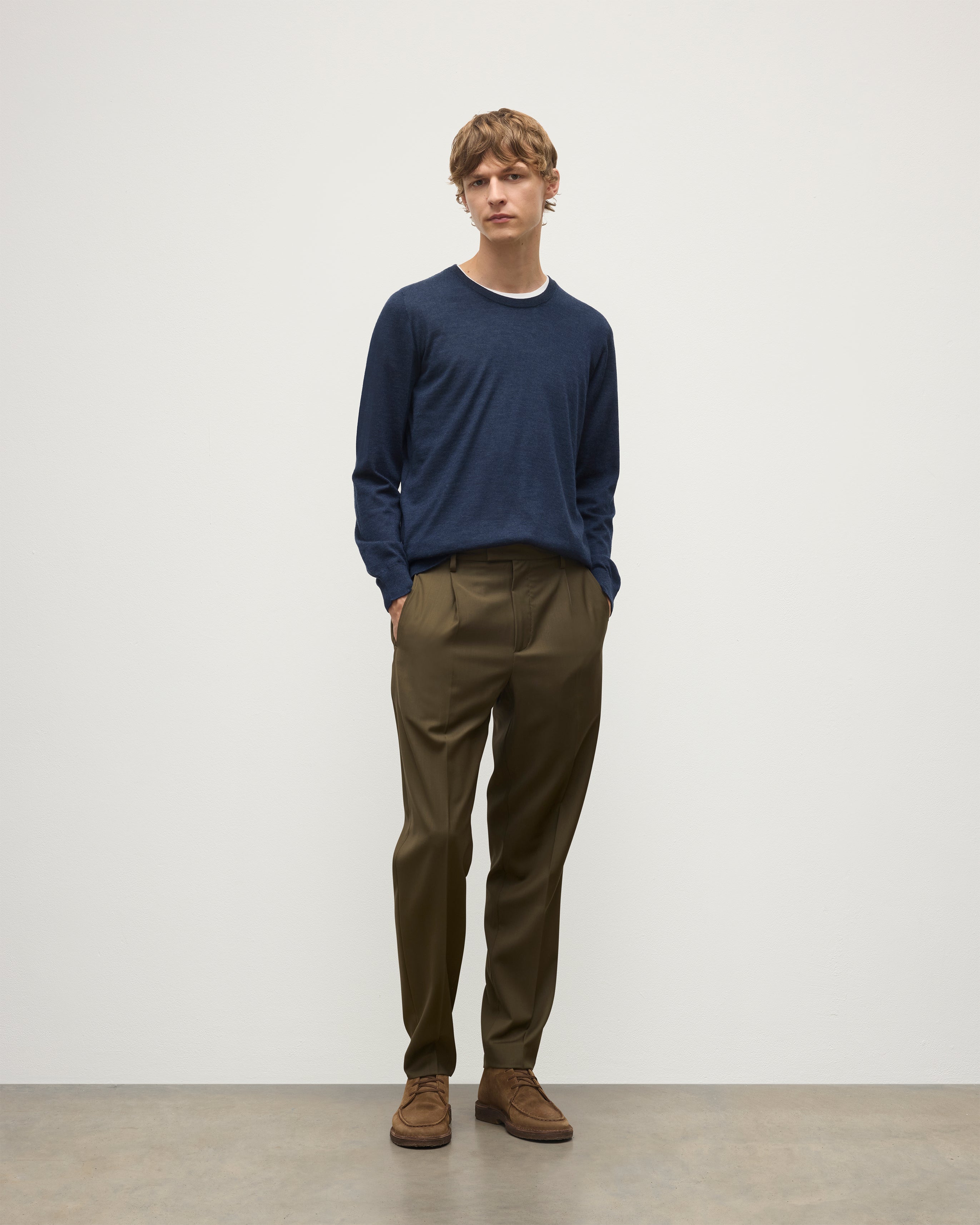 Johnstons of Elgin - Fin Navy Superfine Cashmere Jumper