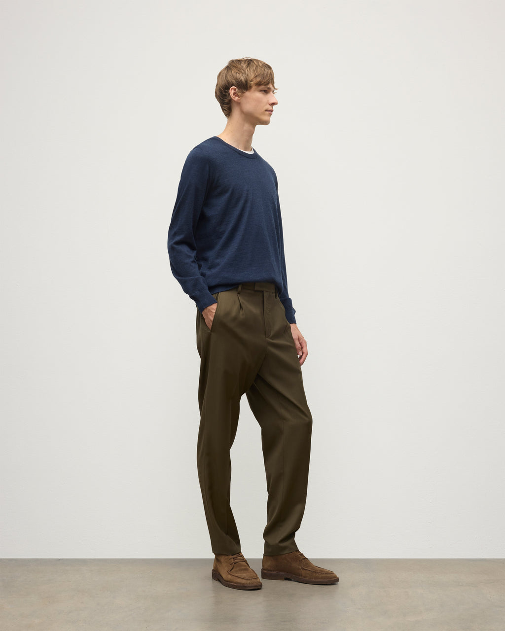 Johnstons of Elgin - Fin Navy Superfine Cashmere Jumper