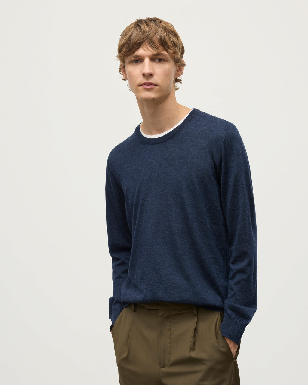 Johnstons of Elgin - Fin Navy Superfine Cashmere Jumper