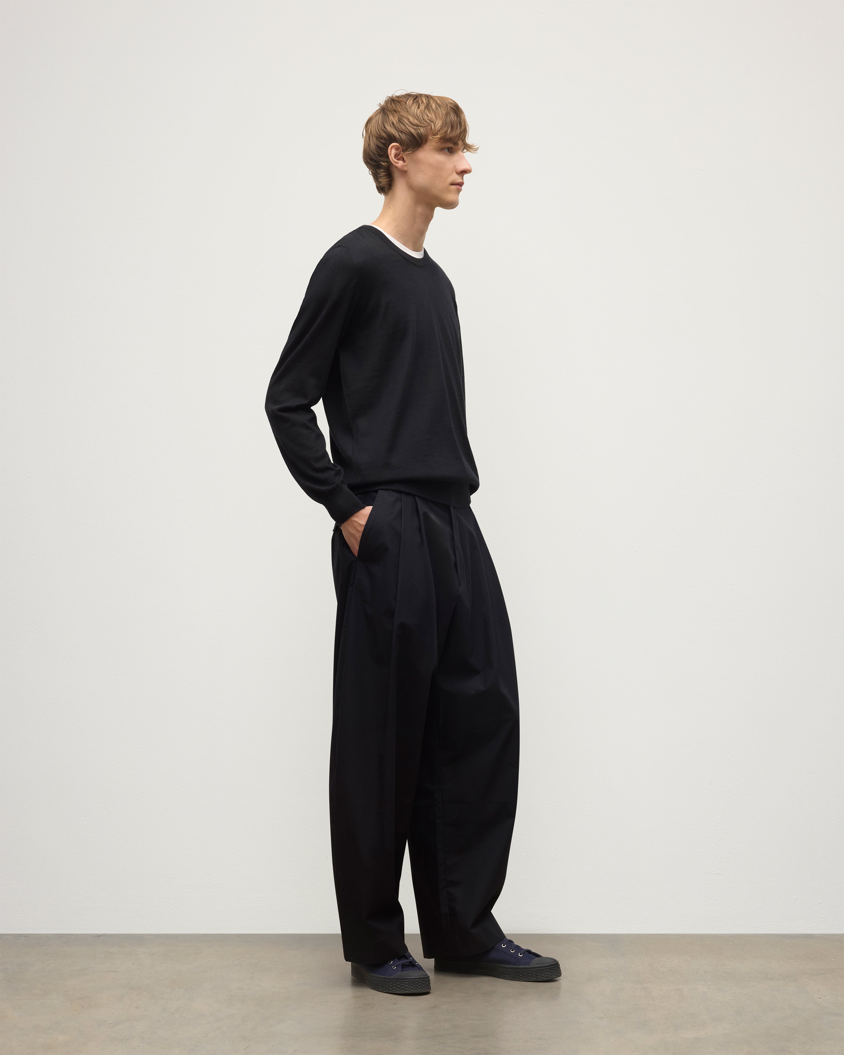 Johnstons of Elgin - Fin Black Superfine Cashmere Jumper