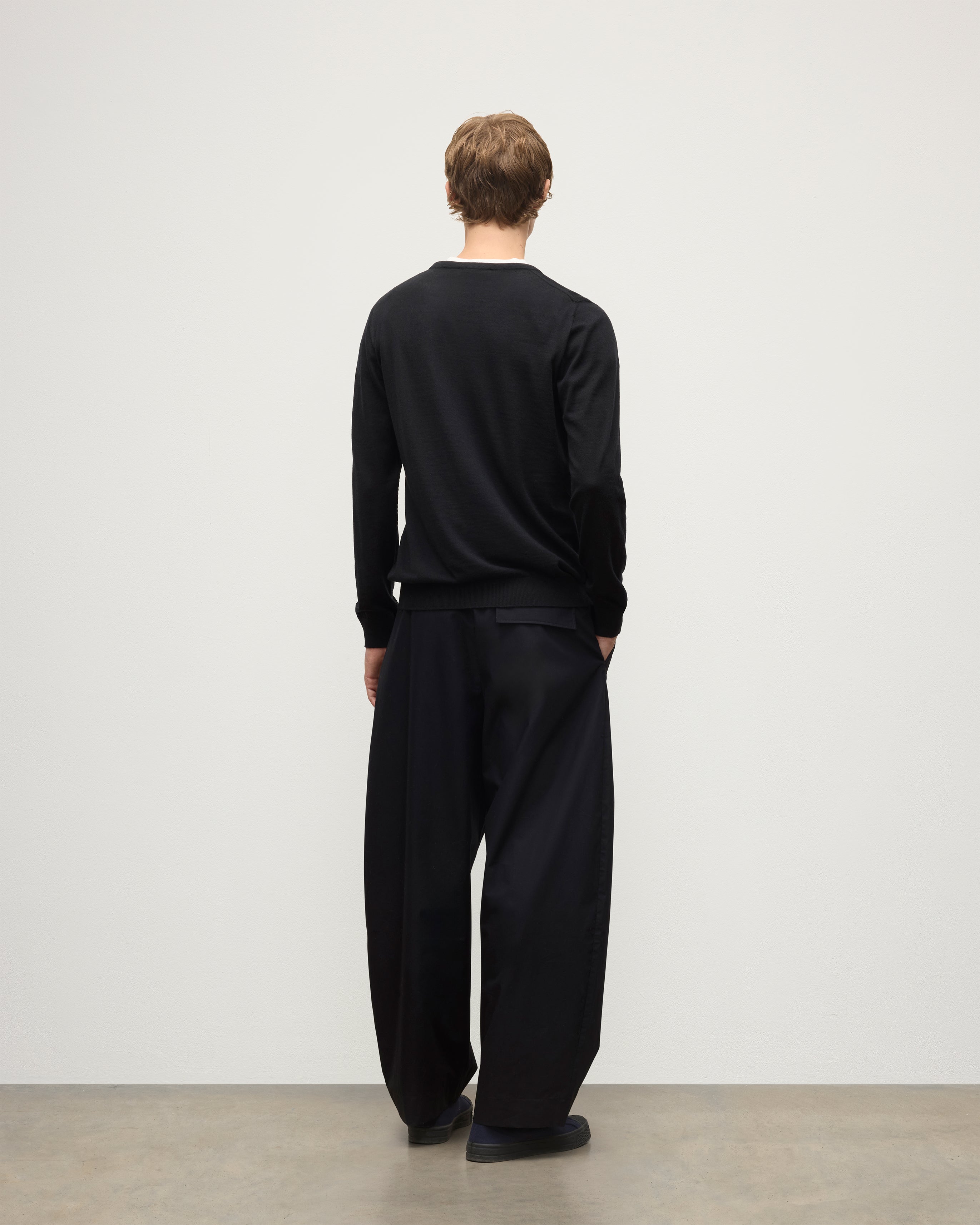 Johnstons of Elgin - Fin Black Superfine Cashmere Jumper
