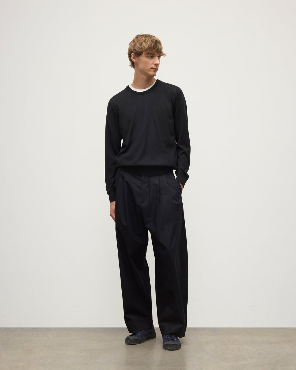 Johnstons of Elgin - Fin Black Superfine Cashmere Jumper