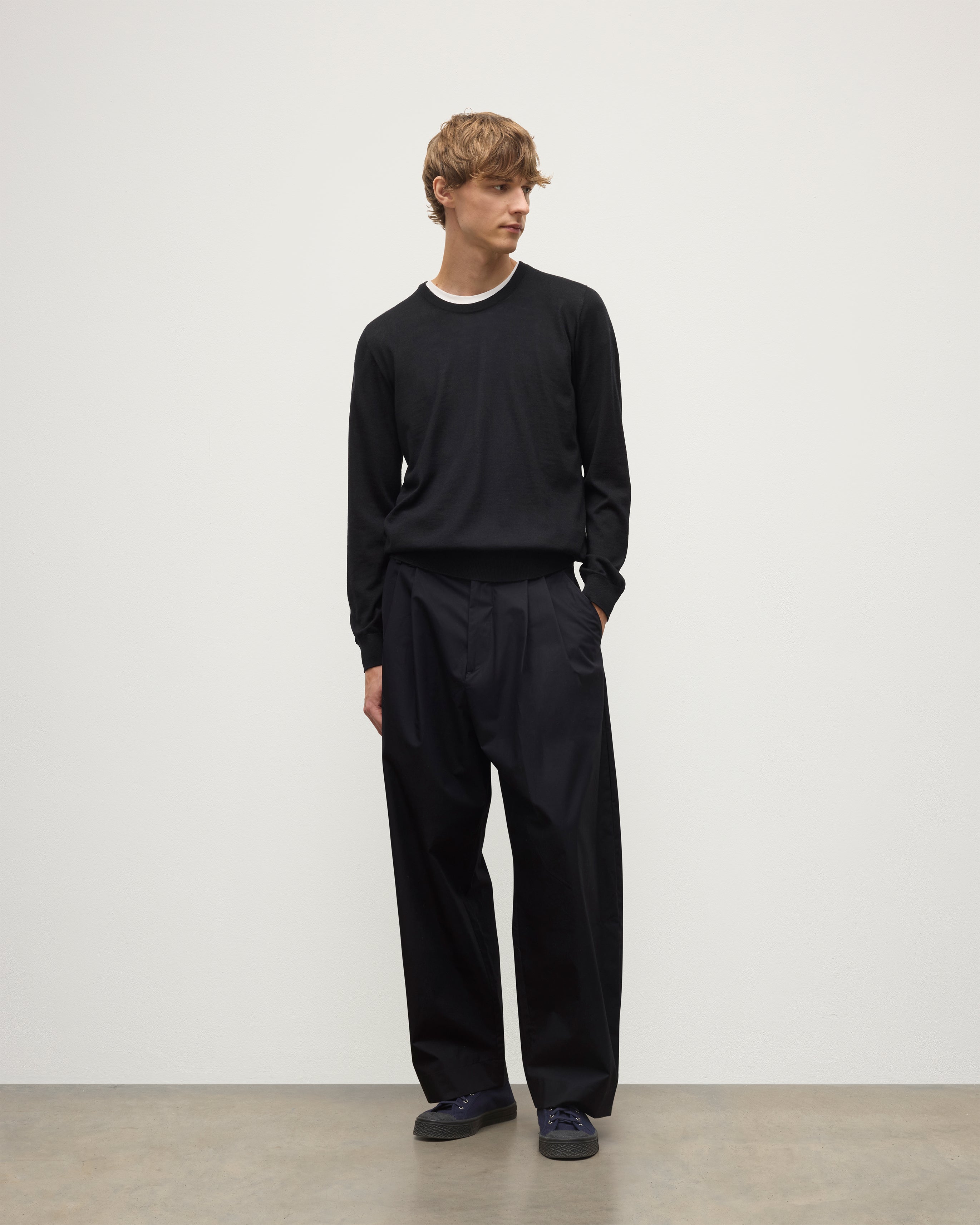 Johnstons of Elgin - Fin Black Superfine Cashmere Jumper