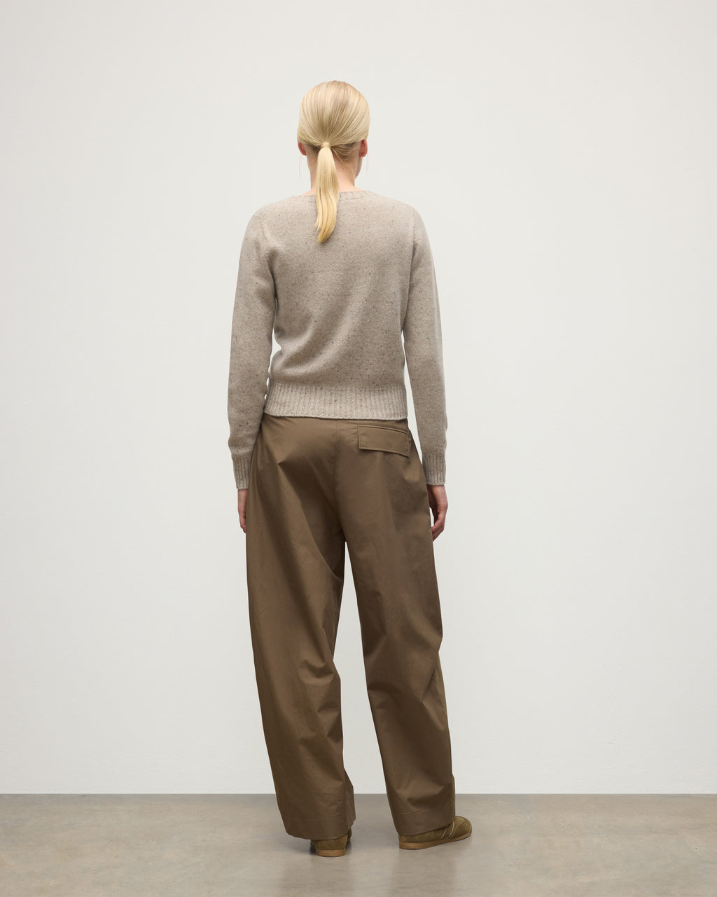 Johnstons of Elgin - Cairn Natural Donegal Cashmere Jumper