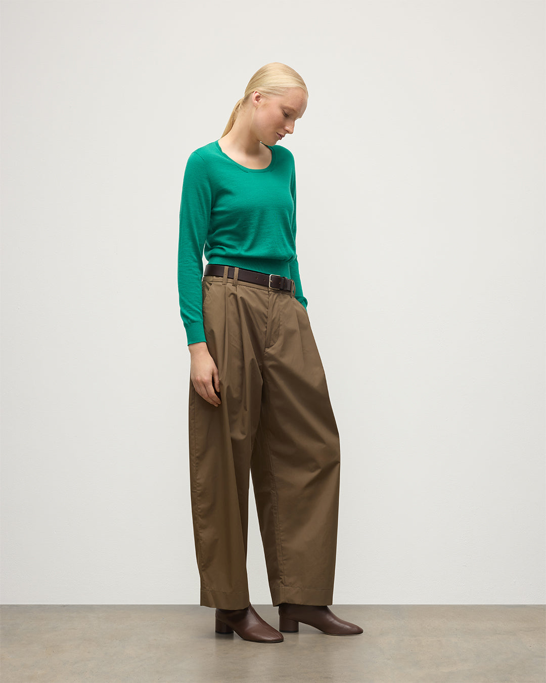 Johnstons of Elgin - Ella Bright Green Superfine Cashmere Scoop Neck Jumper