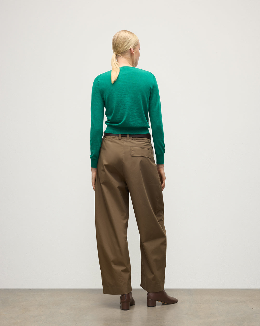 Johnstons of Elgin - Ella Bright Green Superfine Cashmere Scoop Neck Jumper