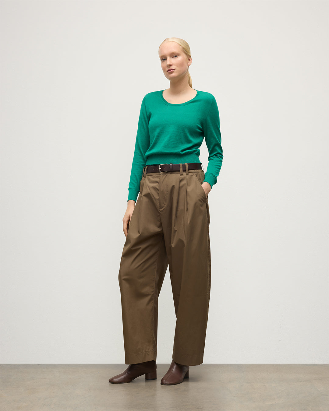 Johnstons of Elgin - Ella Bright Green Superfine Cashmere Scoop Neck Jumper