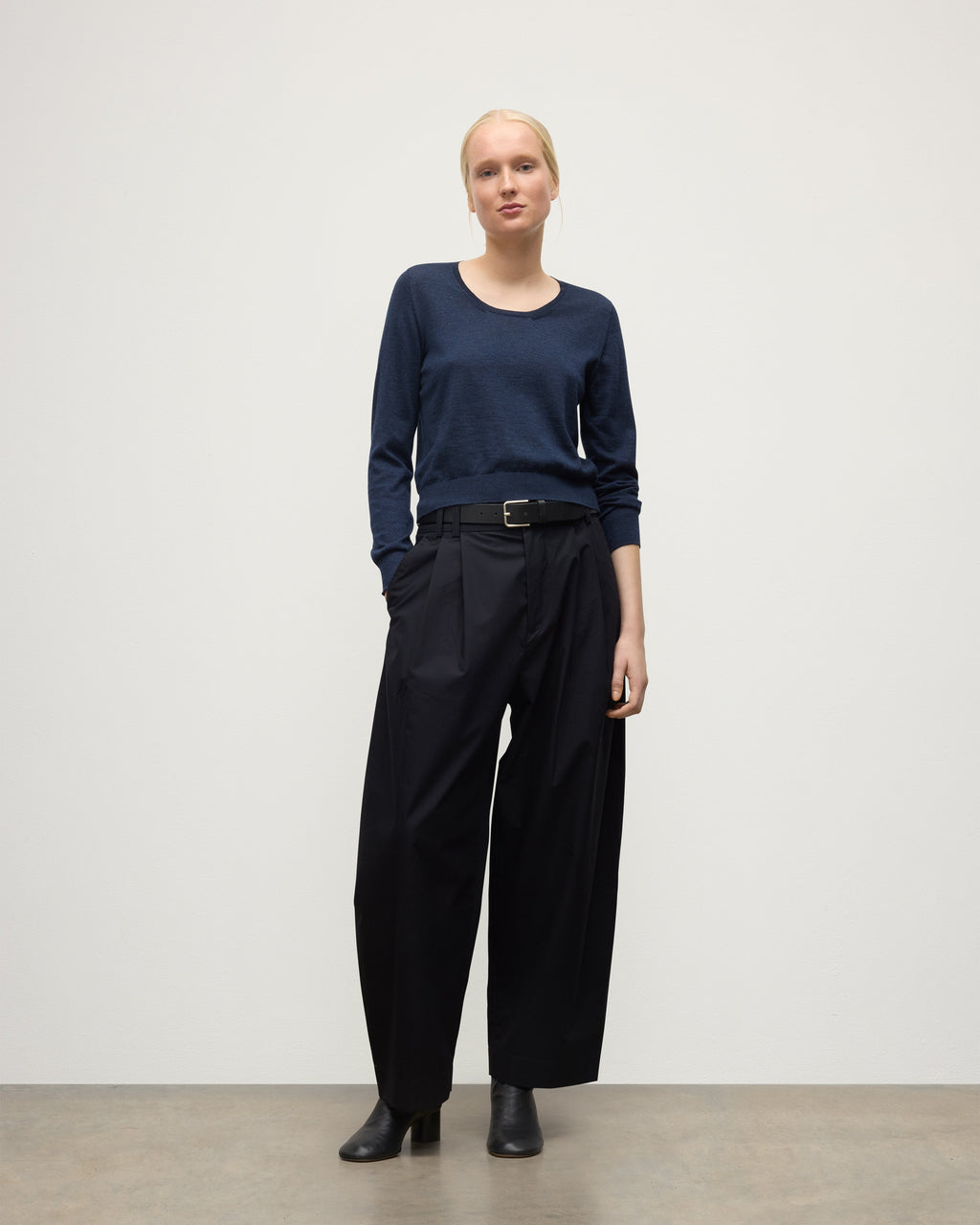Johnstons of Elgin - Ella Scoop Neck Superfine Cashmere Navy Jumper