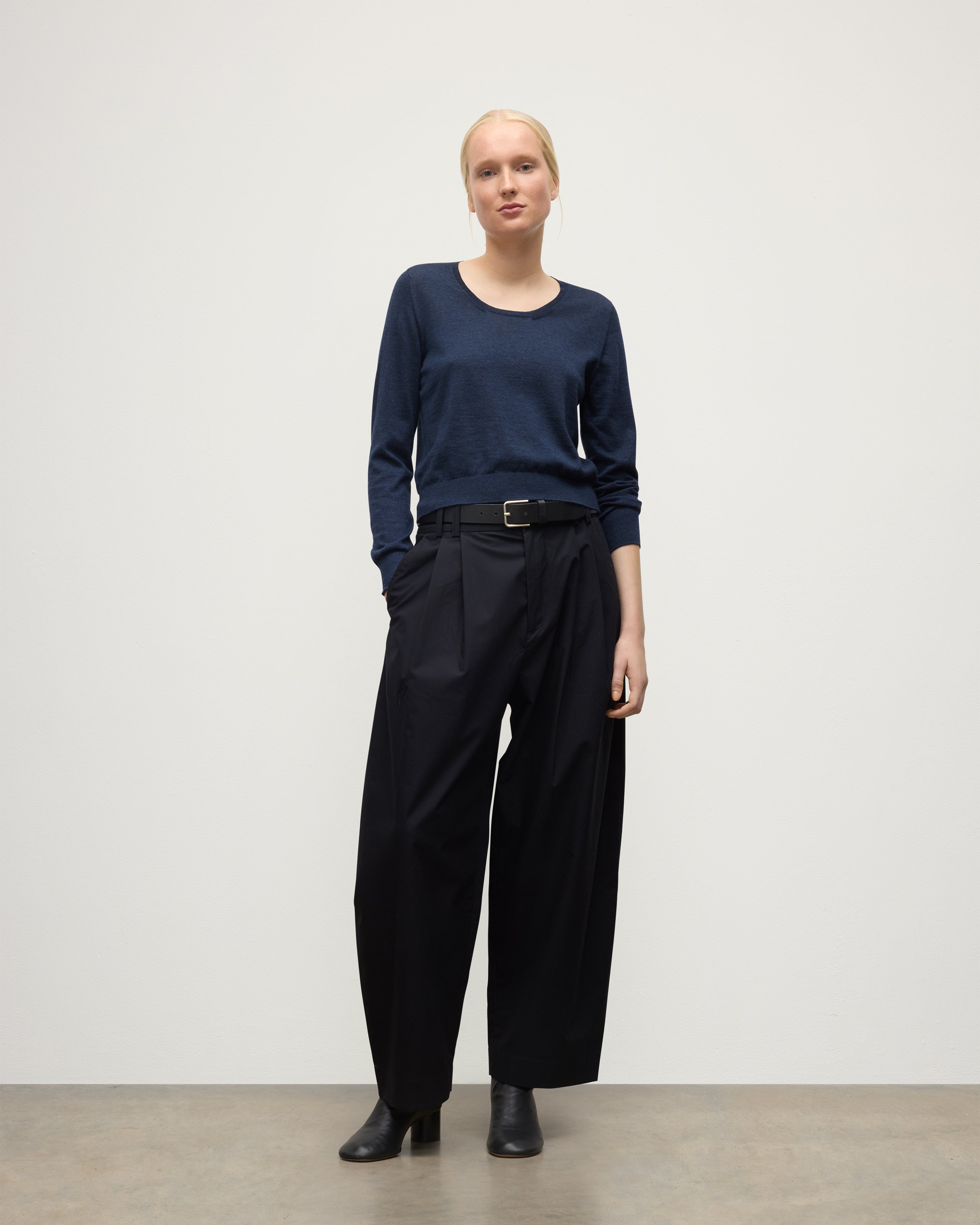 Johnstons of Elgin - Ella Scoop Neck Superfine Cashmere Navy Jumper