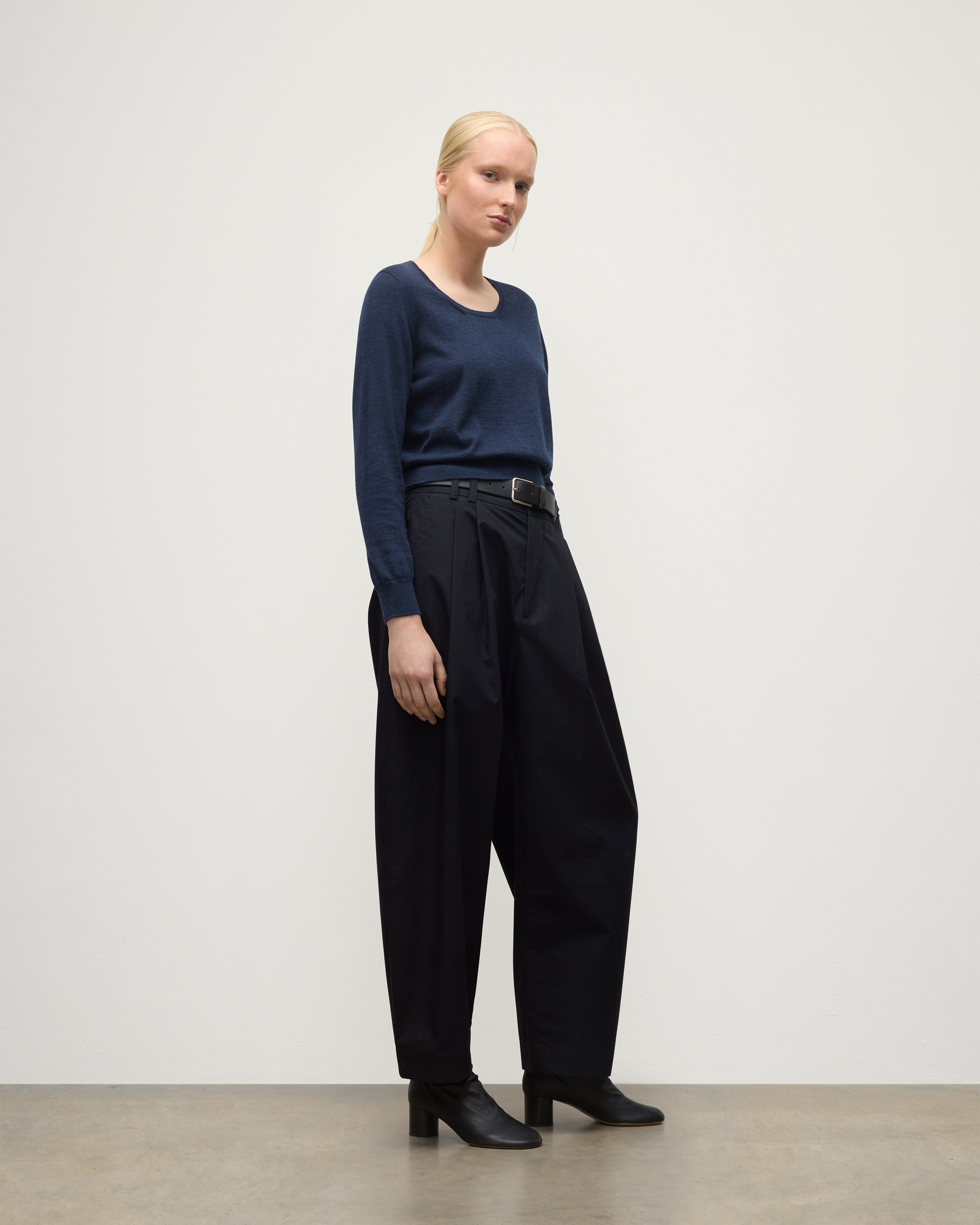 Johnstons of Elgin - Ella Scoop Neck Superfine Cashmere Navy Jumper