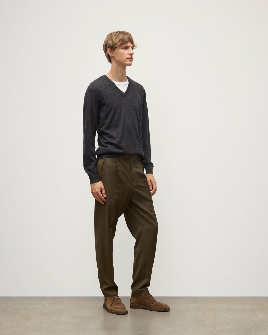 Johnstons of Elgin - Fin Dark Grey V Neck Superfine Cashmere Jumper