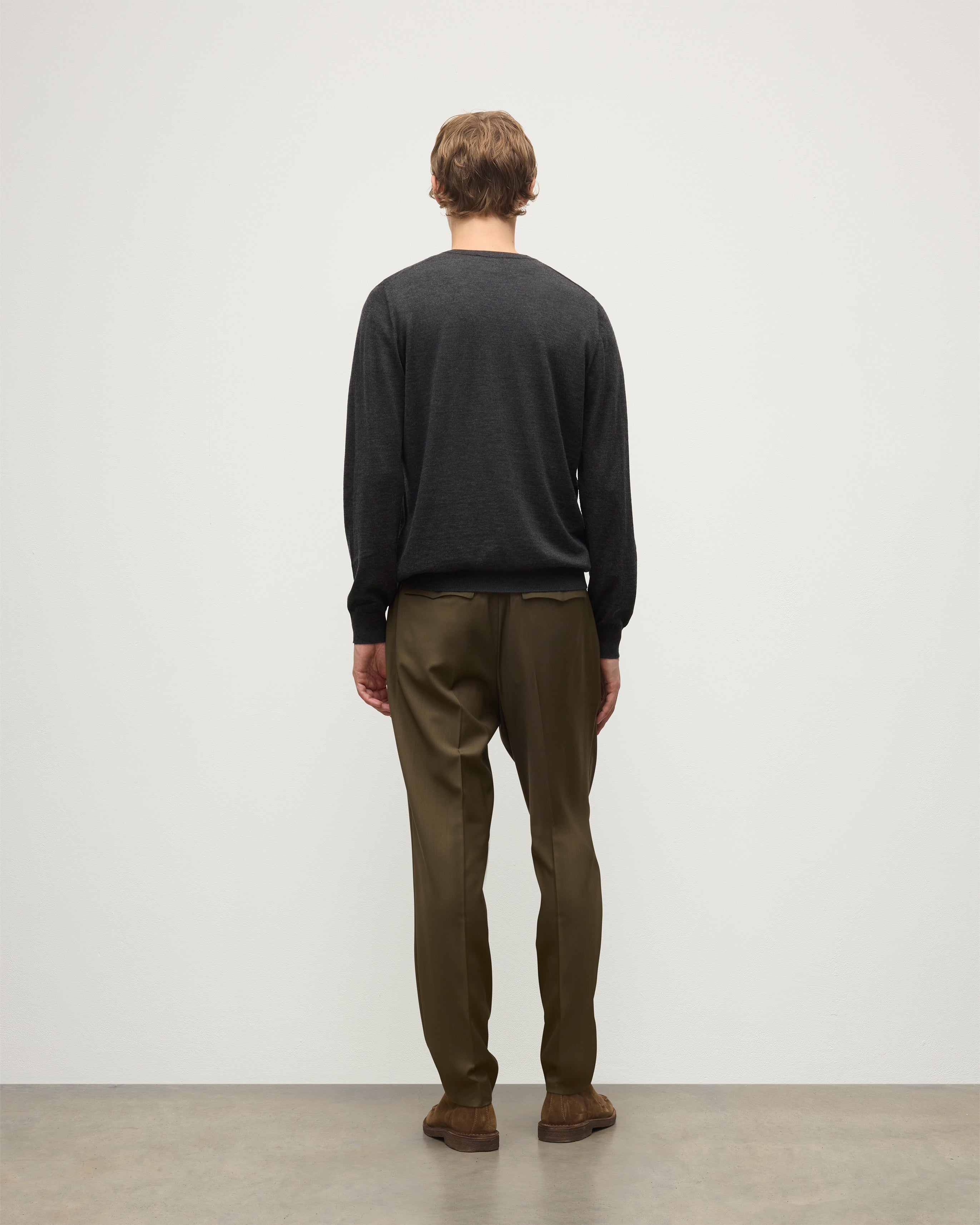 Johnstons of Elgin - Fin Dark Grey V Neck Superfine Cashmere Jumper