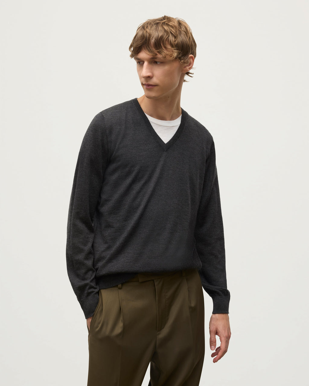 Johnstons of Elgin - Fin Dark Grey V Neck Superfine Cashmere Jumper