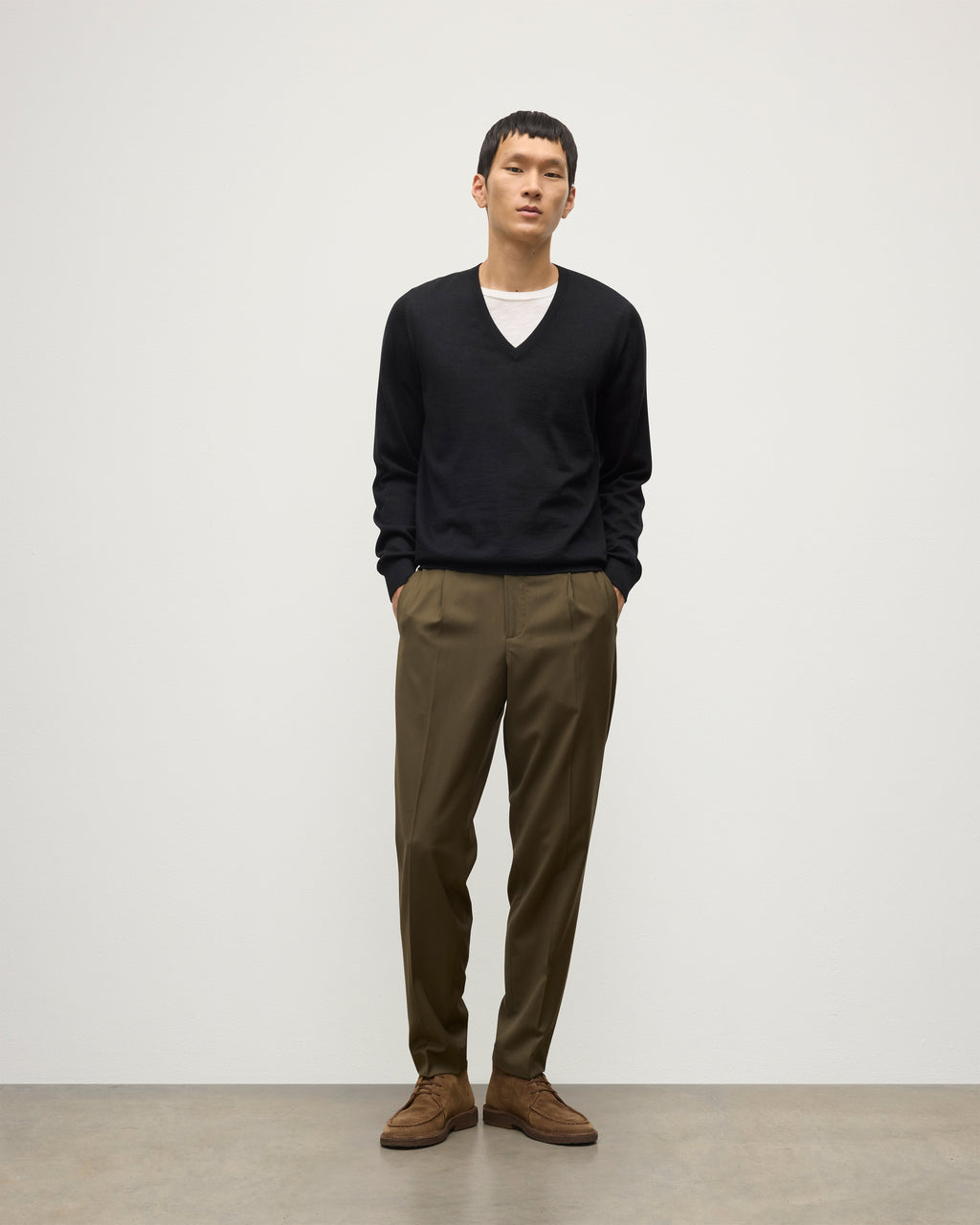 Johnstons of Elgin - Fin Black V Neck Superfine Cashmere Jumper