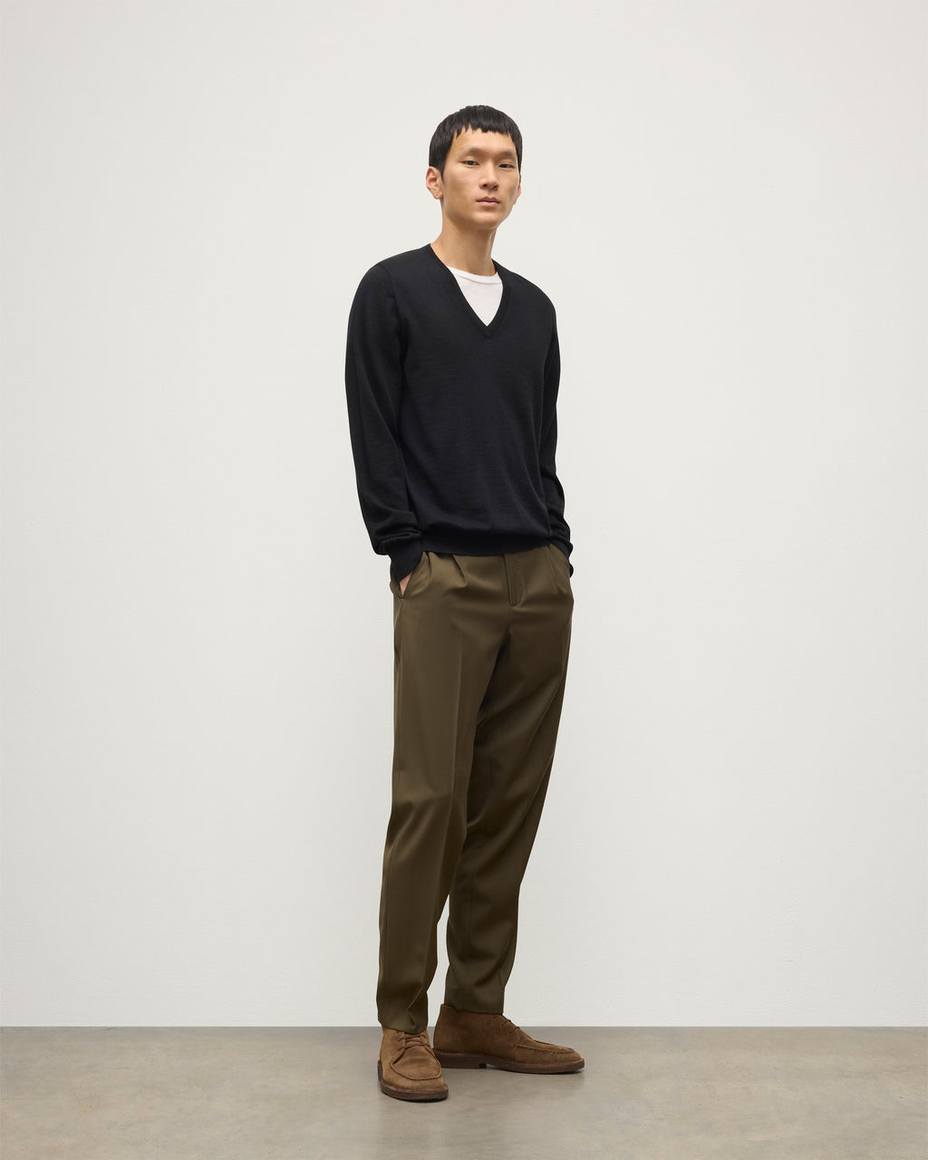 Johnstons of Elgin - Fin Black V Neck Superfine Cashmere Jumper