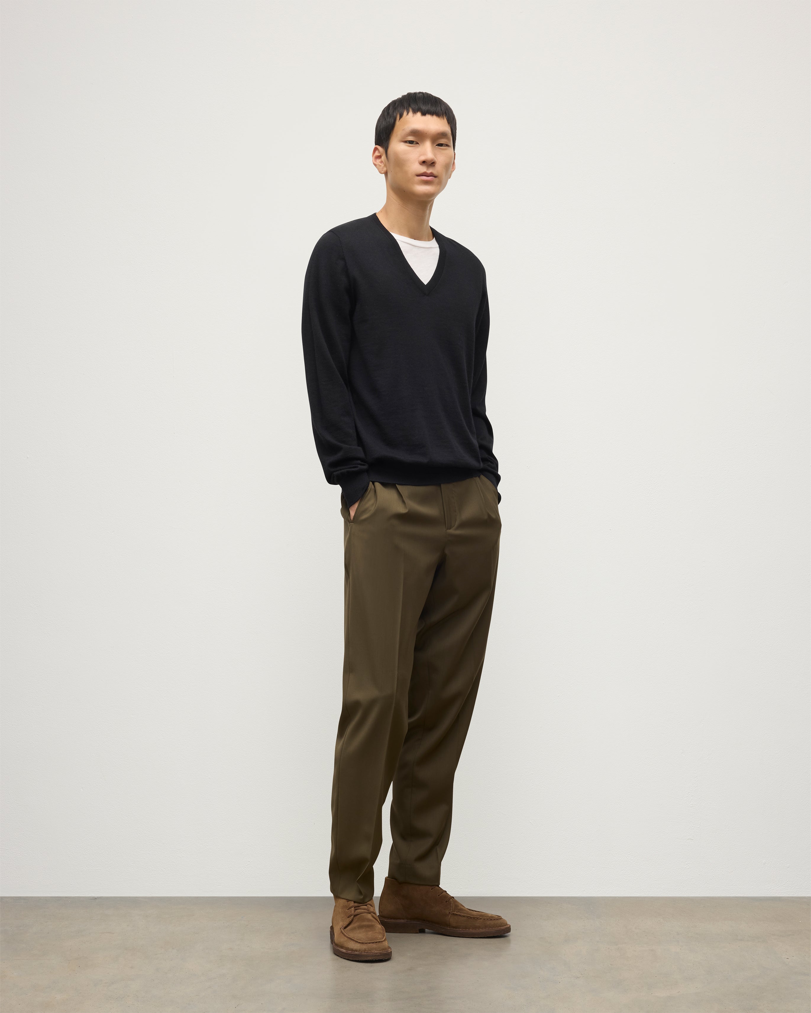 Johnstons of Elgin - Fin Black V Neck Superfine Cashmere Jumper